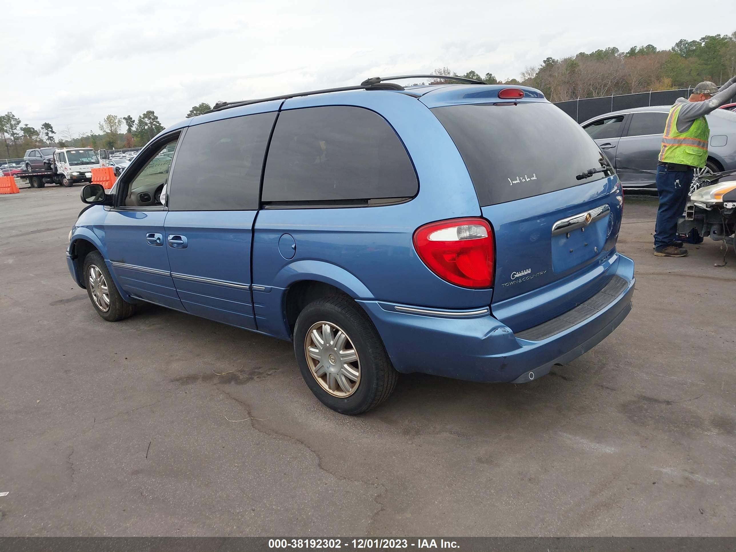 Photo 2 VIN: 2A8GP64LX7R294372 - CHRYSLER TOWN & COUNTRY 