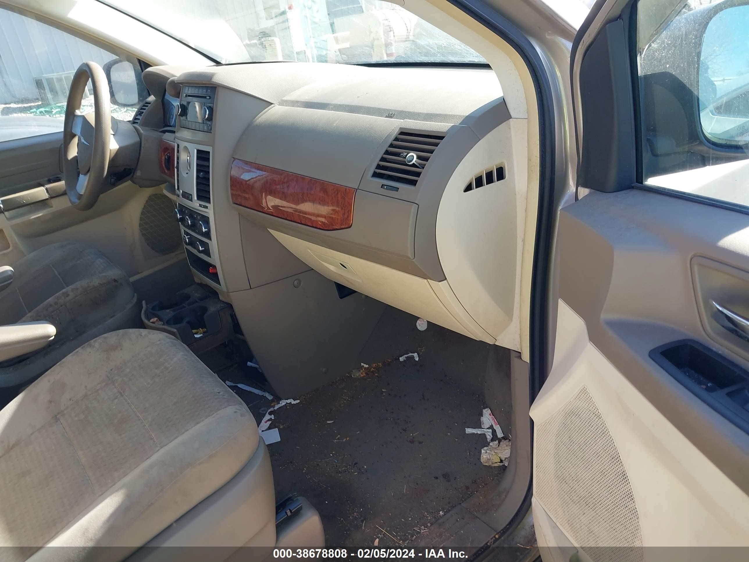 Photo 4 VIN: 2A8HR44E29R525370 - CHRYSLER TOWN & COUNTRY 