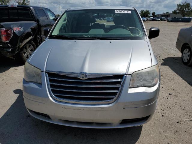 Photo 4 VIN: 2A8HR44E29R670912 - CHRYSLER TOWN & COU 