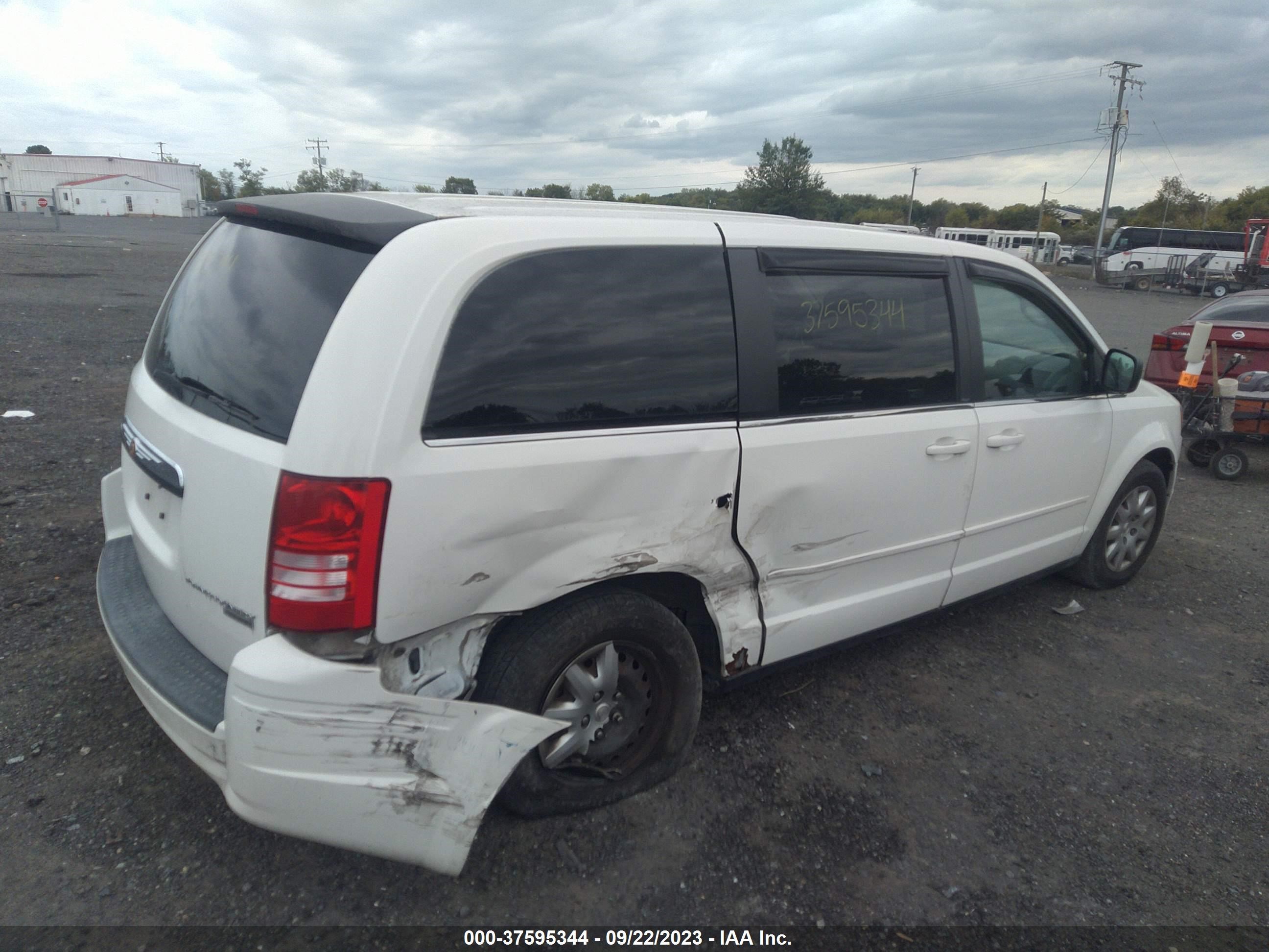 Photo 3 VIN: 2A8HR44E39R561276 - CHRYSLER TOWN & COUNTRY 