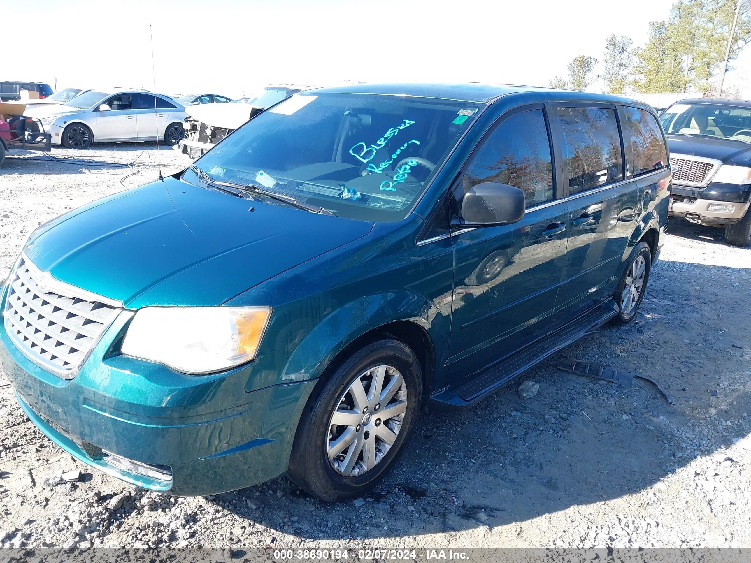 Photo 1 VIN: 2A8HR44E69R611460 - CHRYSLER TOWN & COUNTRY 