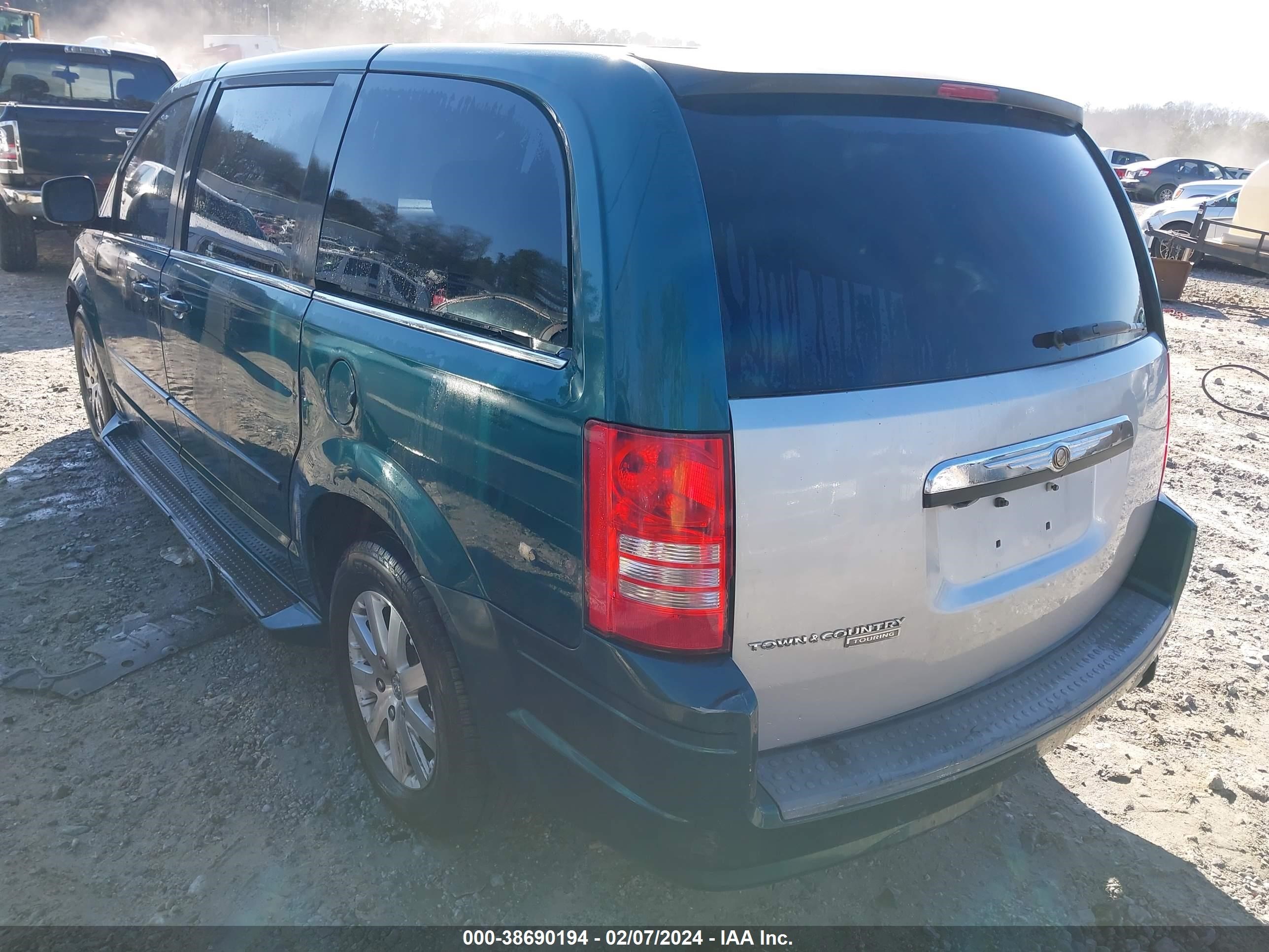 Photo 2 VIN: 2A8HR44E69R611460 - CHRYSLER TOWN & COUNTRY 