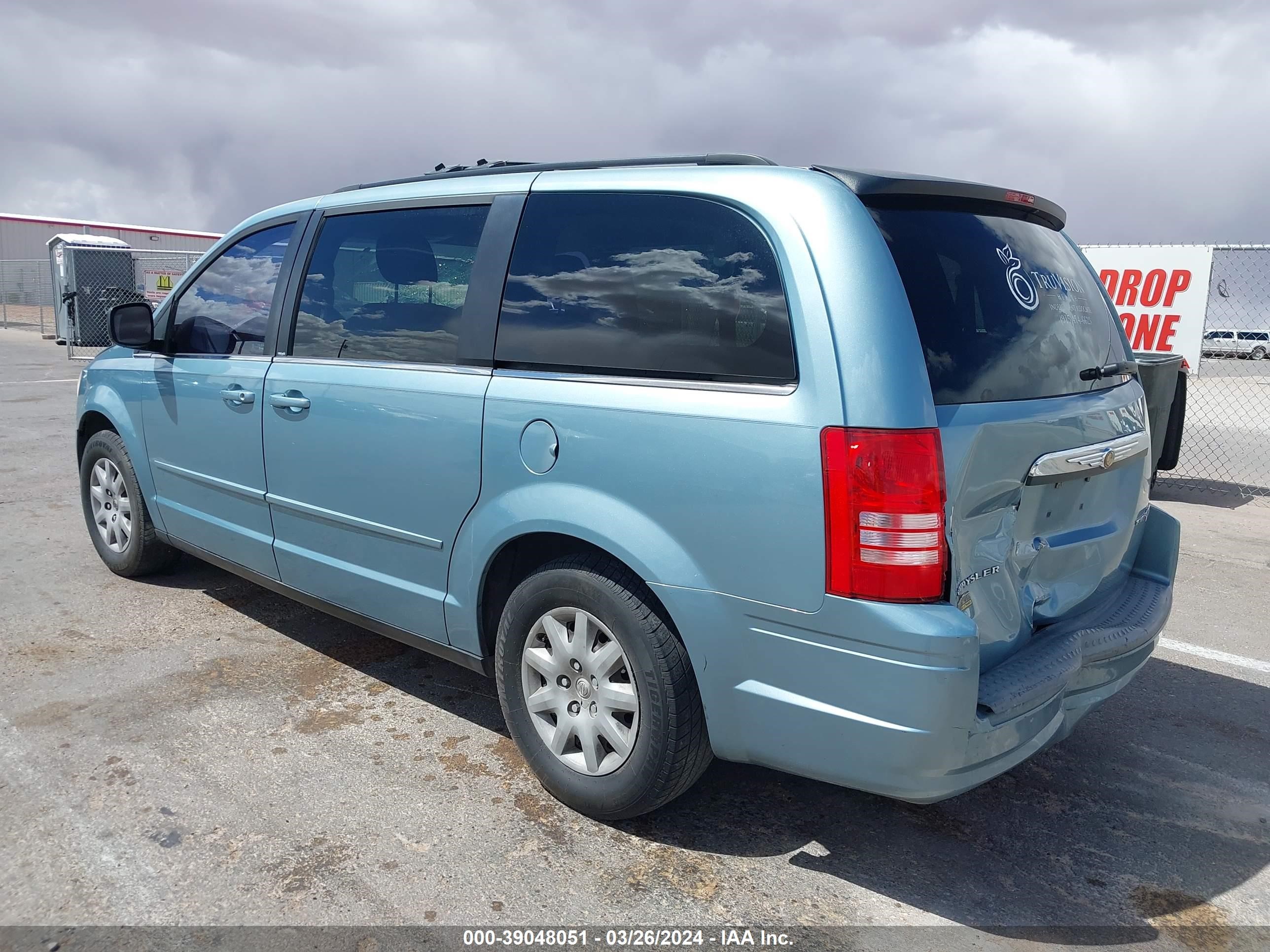 Photo 2 VIN: 2A8HR44E79R597388 - CHRYSLER TOWN & COUNTRY 