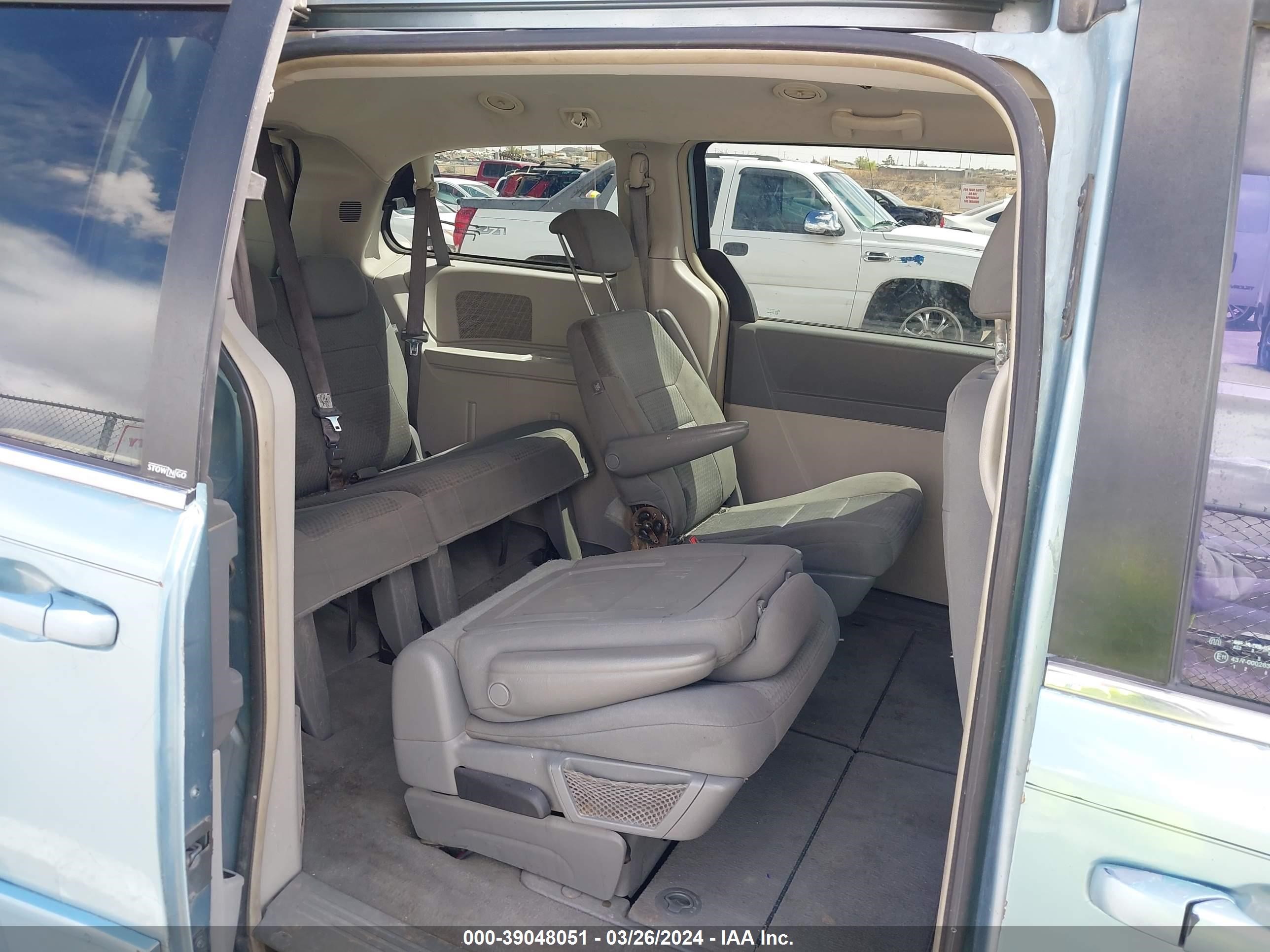 Photo 7 VIN: 2A8HR44E79R597388 - CHRYSLER TOWN & COUNTRY 