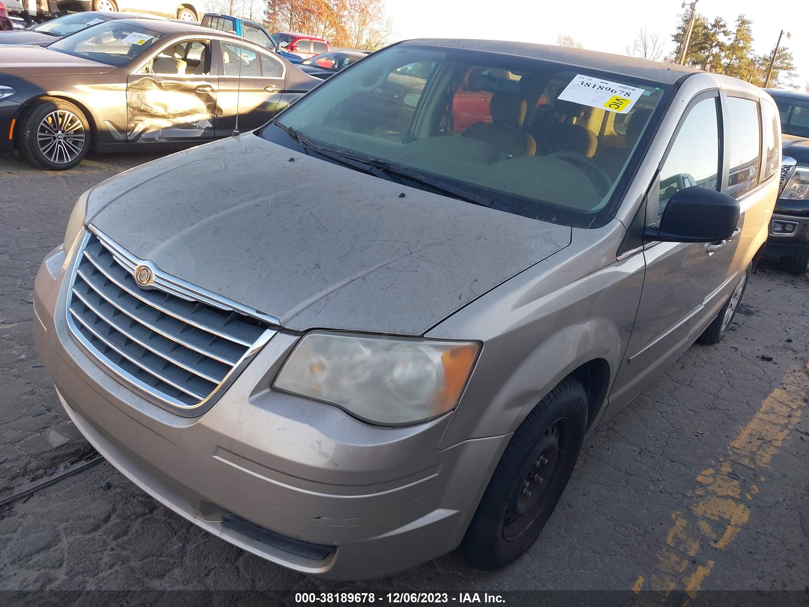 Photo 1 VIN: 2A8HR44E99R563596 - CHRYSLER TOWN & COUNTRY 