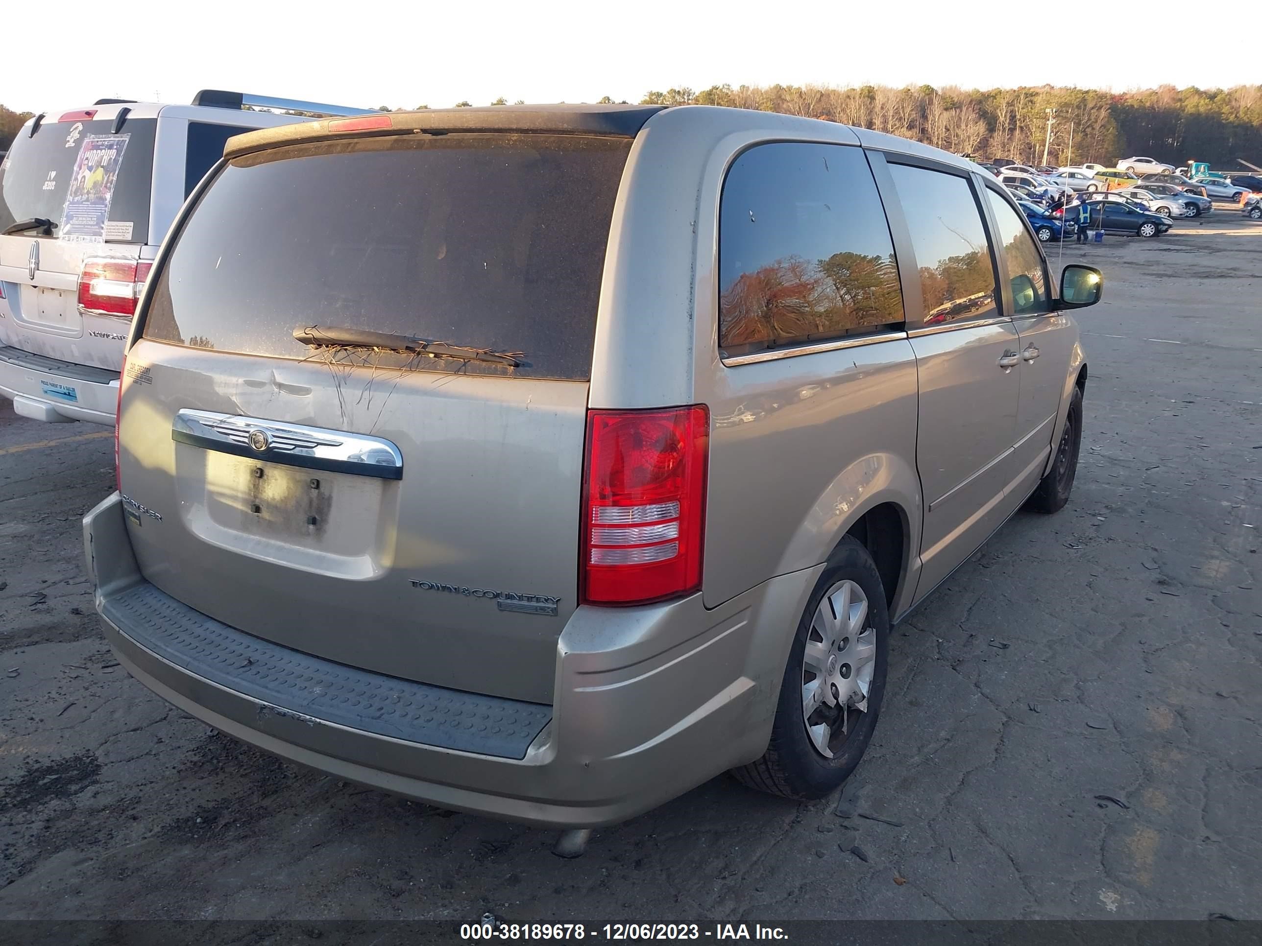 Photo 3 VIN: 2A8HR44E99R563596 - CHRYSLER TOWN & COUNTRY 