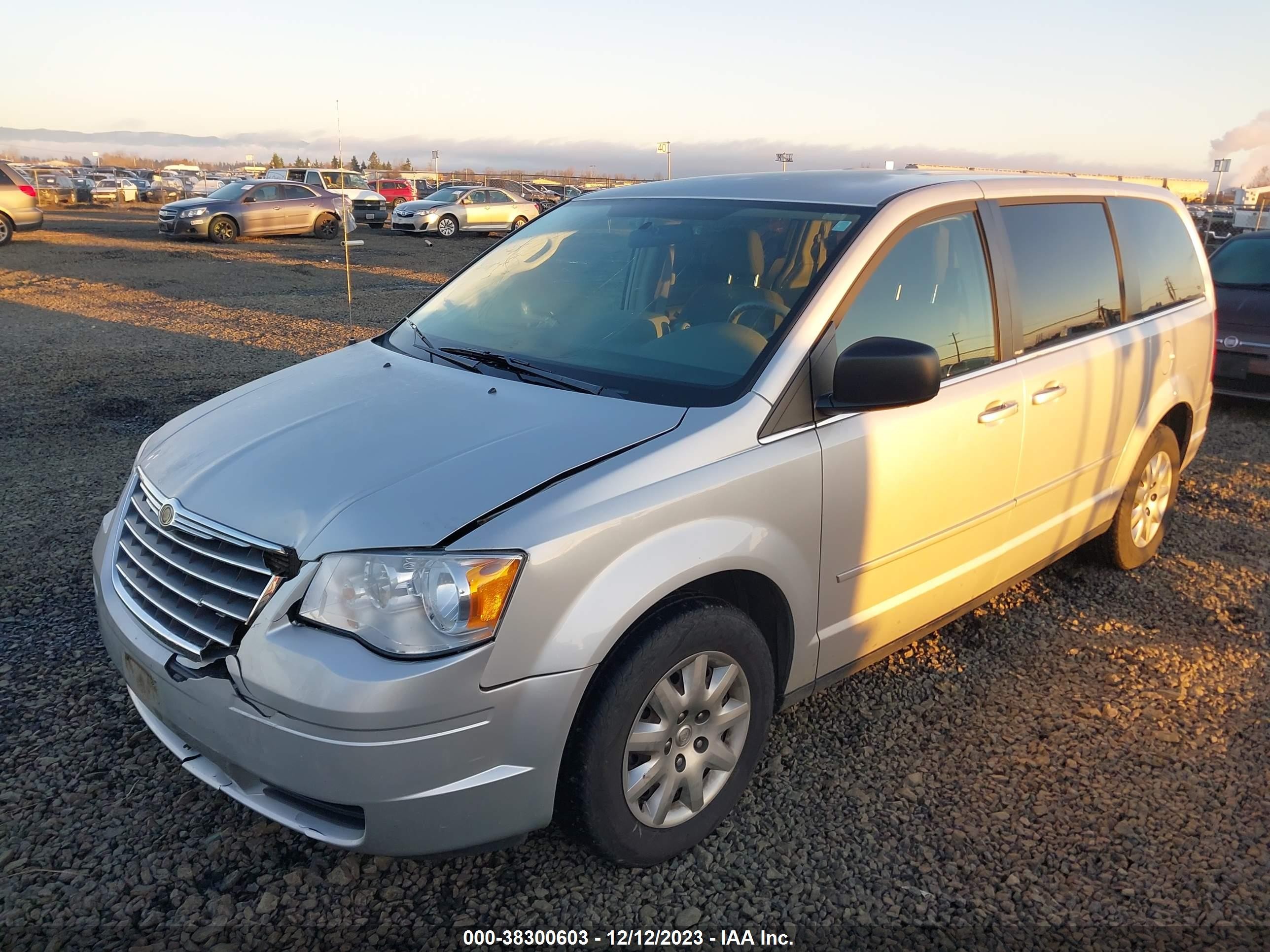 Photo 1 VIN: 2A8HR44E99R653010 - CHRYSLER TOWN & COUNTRY 