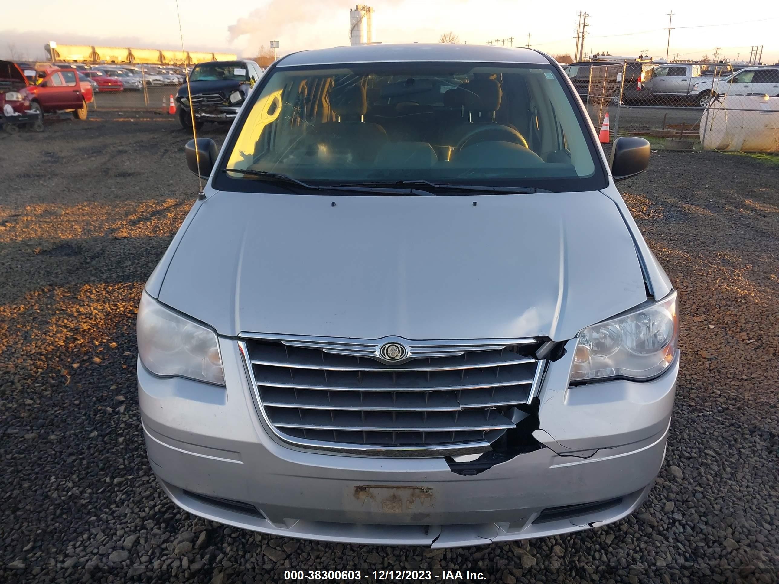 Photo 11 VIN: 2A8HR44E99R653010 - CHRYSLER TOWN & COUNTRY 