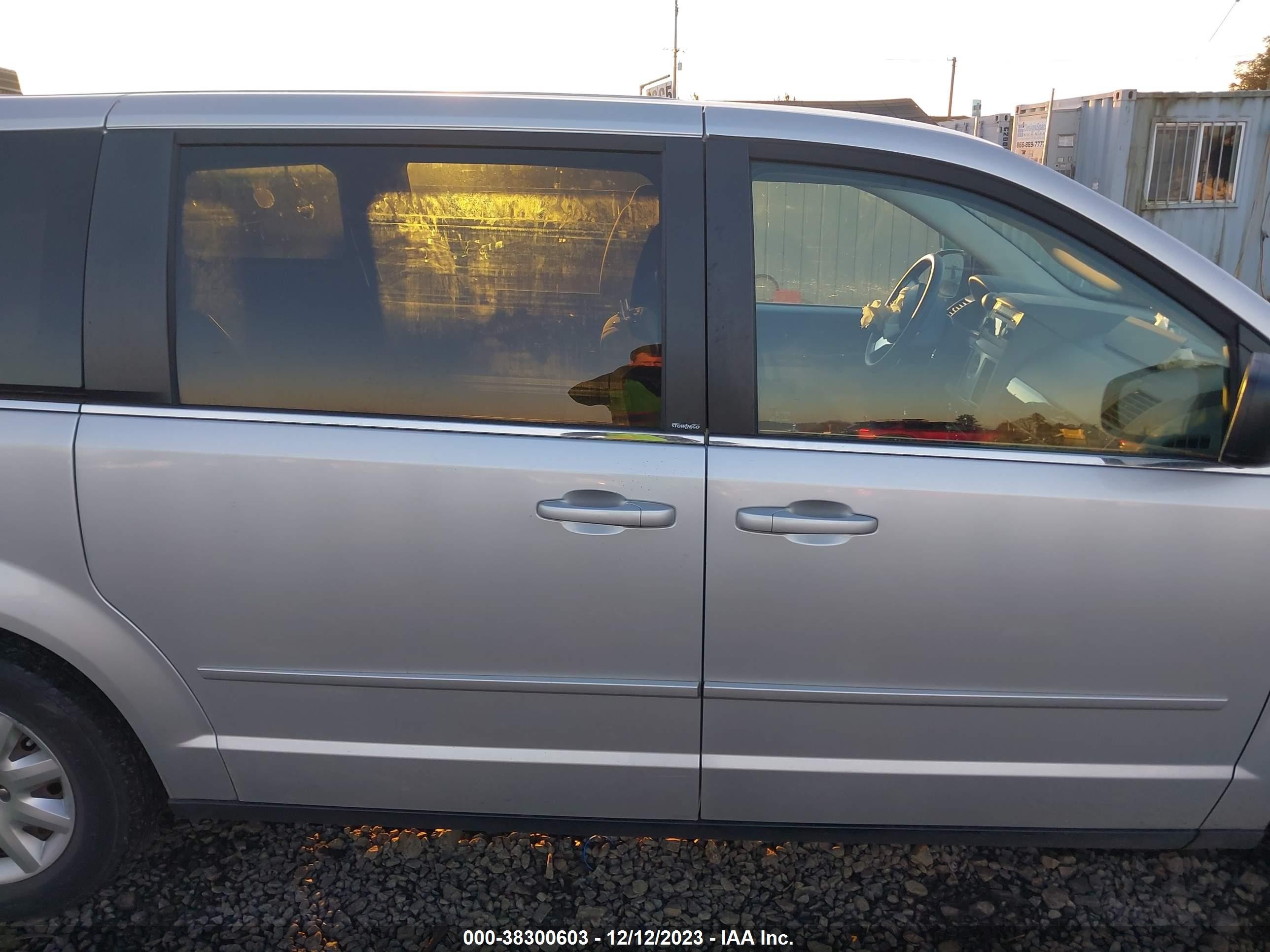 Photo 12 VIN: 2A8HR44E99R653010 - CHRYSLER TOWN & COUNTRY 