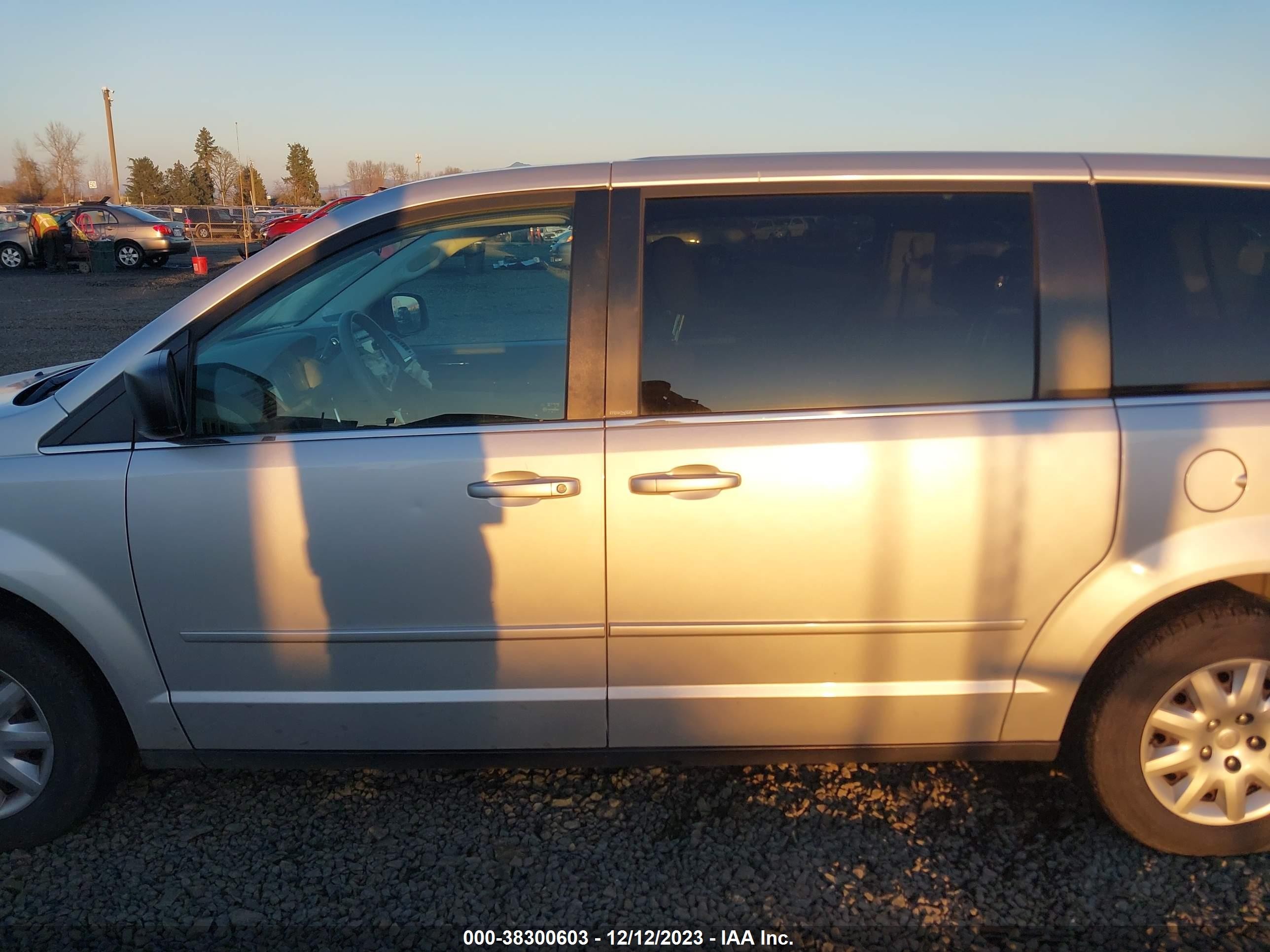 Photo 13 VIN: 2A8HR44E99R653010 - CHRYSLER TOWN & COUNTRY 