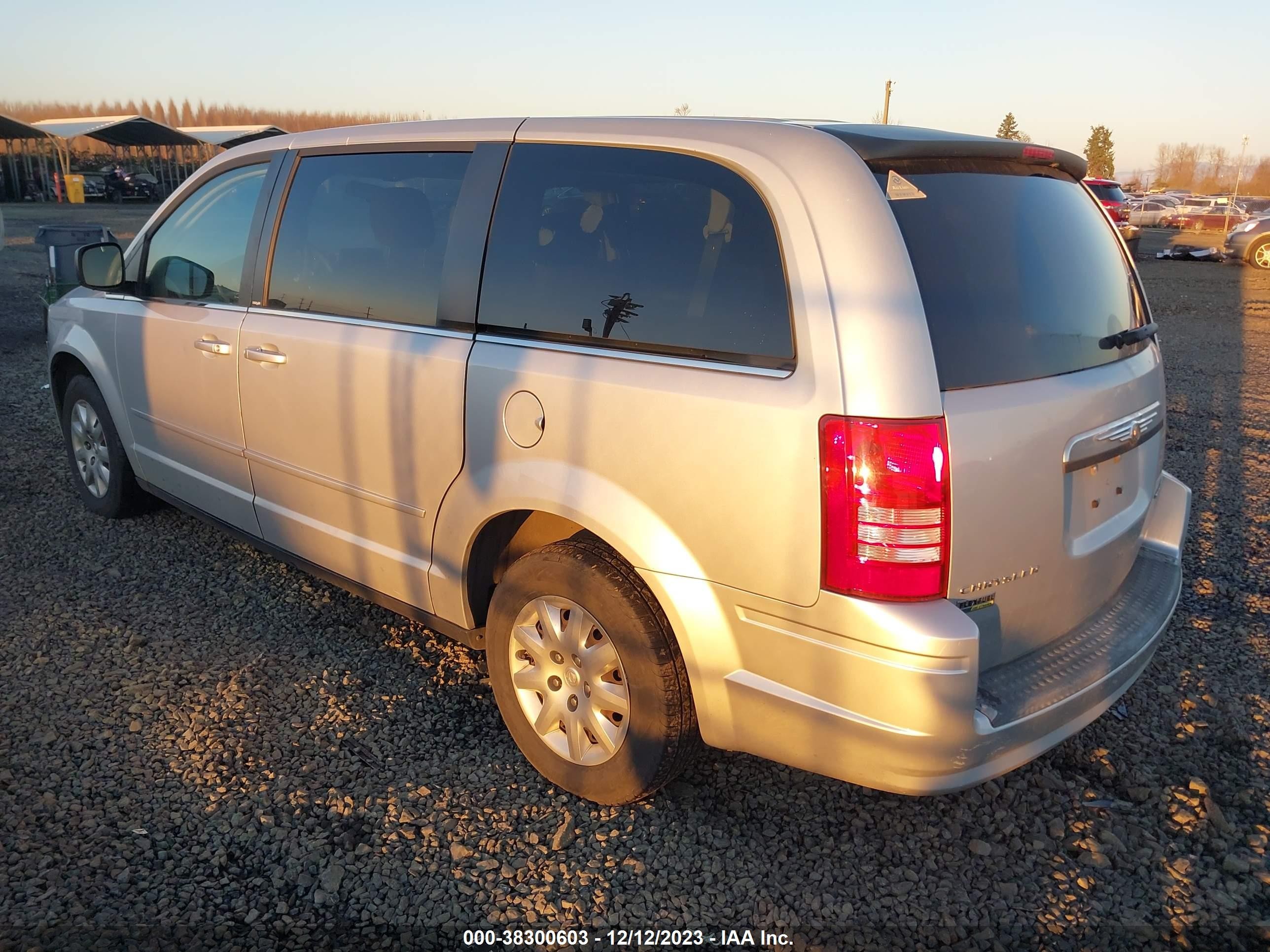 Photo 2 VIN: 2A8HR44E99R653010 - CHRYSLER TOWN & COUNTRY 