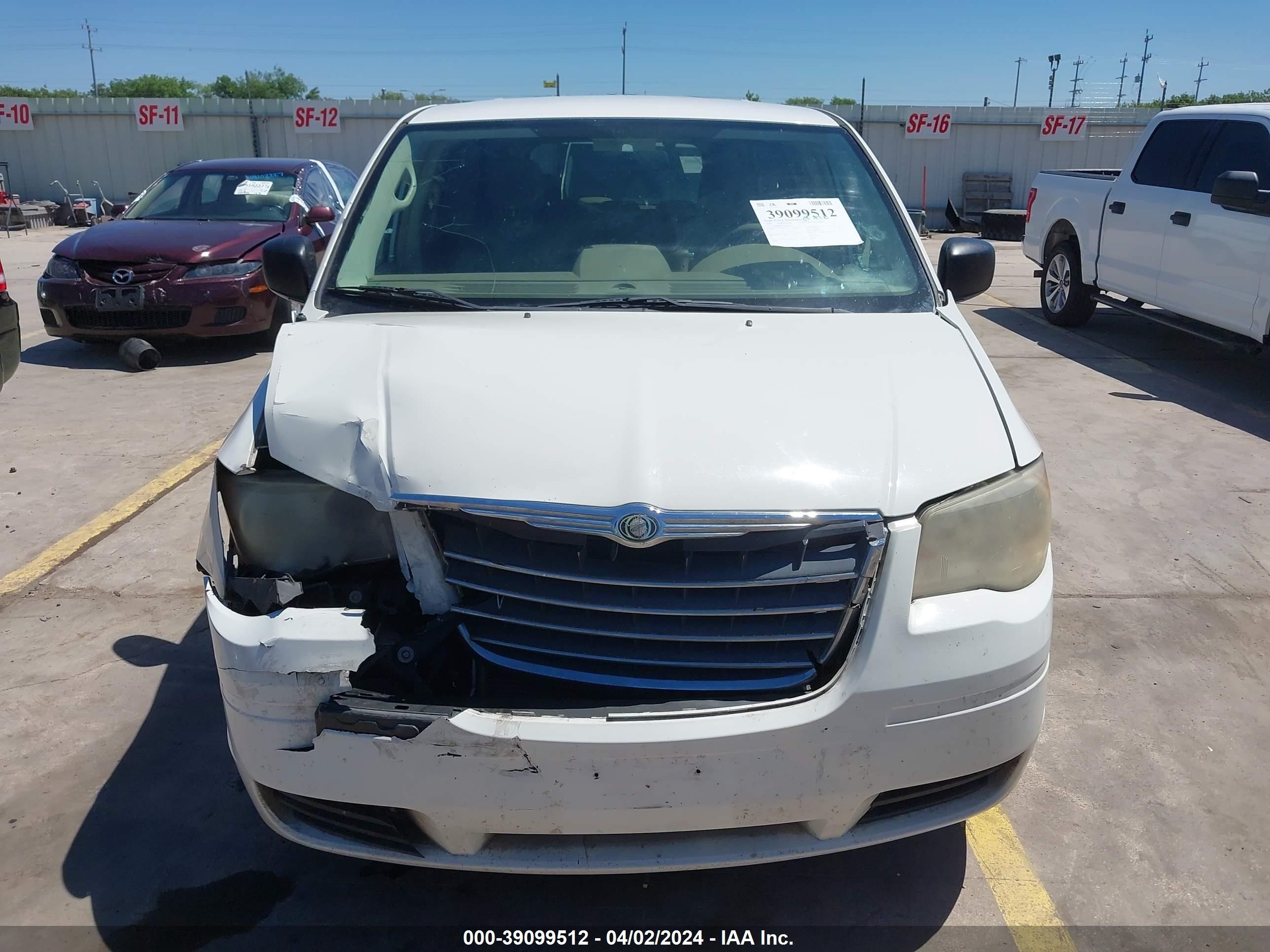 Photo 11 VIN: 2A8HR44EX9R617827 - CHRYSLER TOWN & COUNTRY 