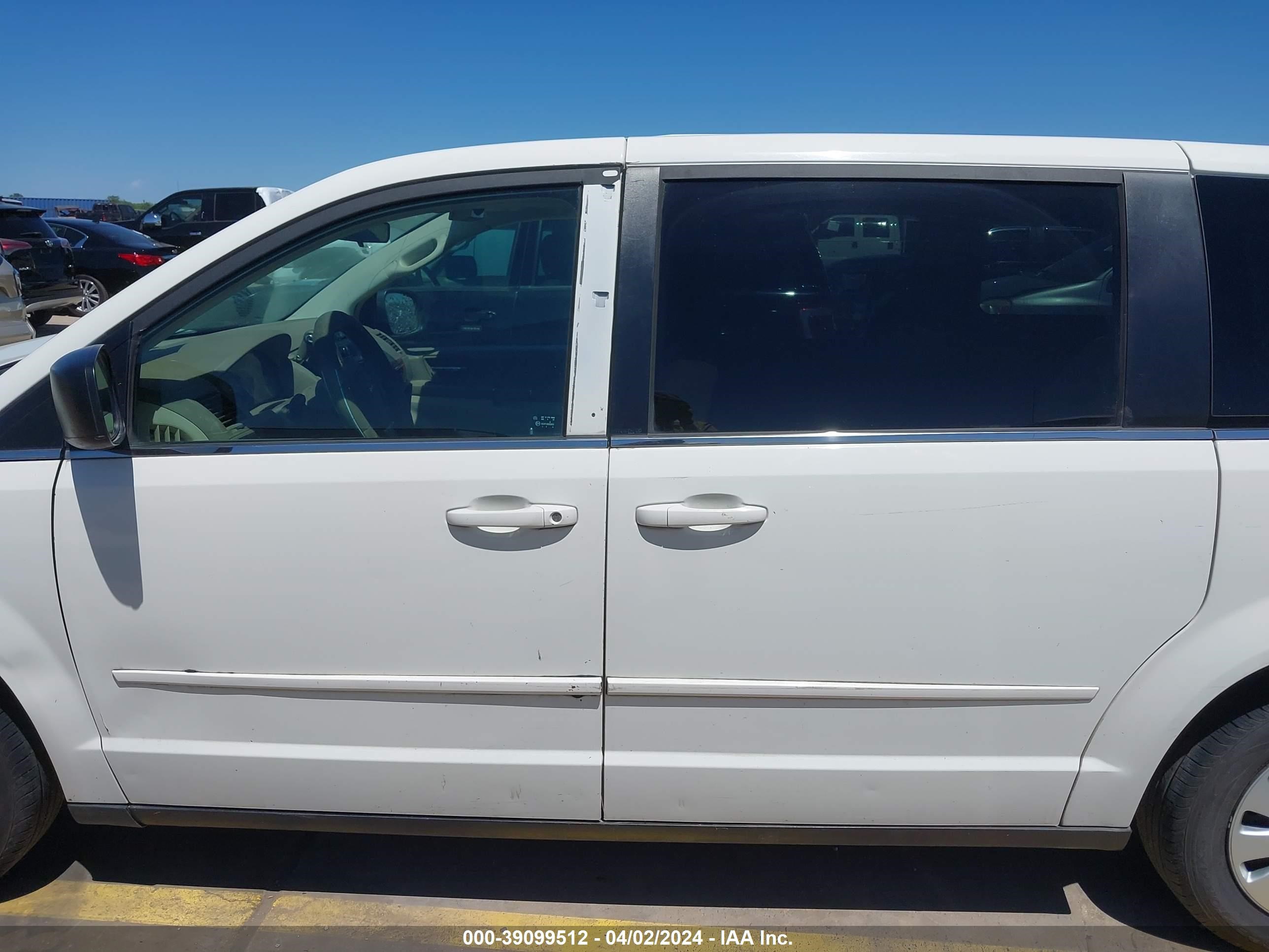 Photo 13 VIN: 2A8HR44EX9R617827 - CHRYSLER TOWN & COUNTRY 