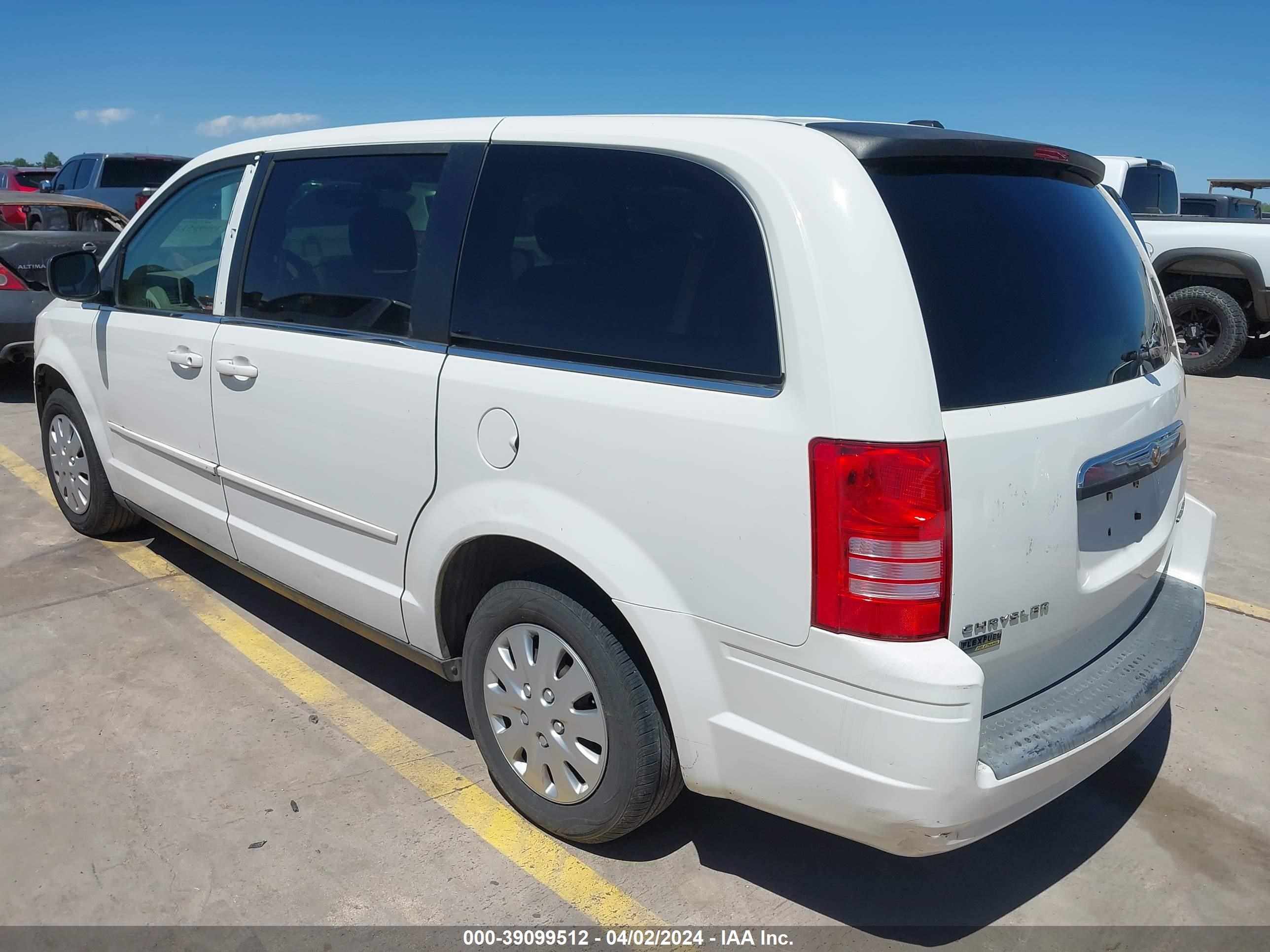 Photo 2 VIN: 2A8HR44EX9R617827 - CHRYSLER TOWN & COUNTRY 