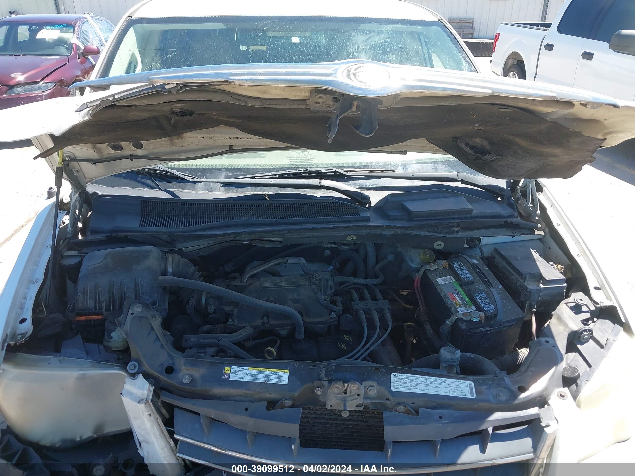 Photo 9 VIN: 2A8HR44EX9R617827 - CHRYSLER TOWN & COUNTRY 