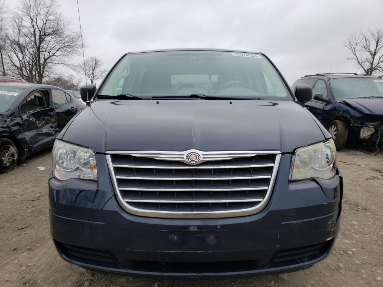 Photo 4 VIN: 2A8HR44H08R102991 - CHRYSLER TOWN & COUNTRY 