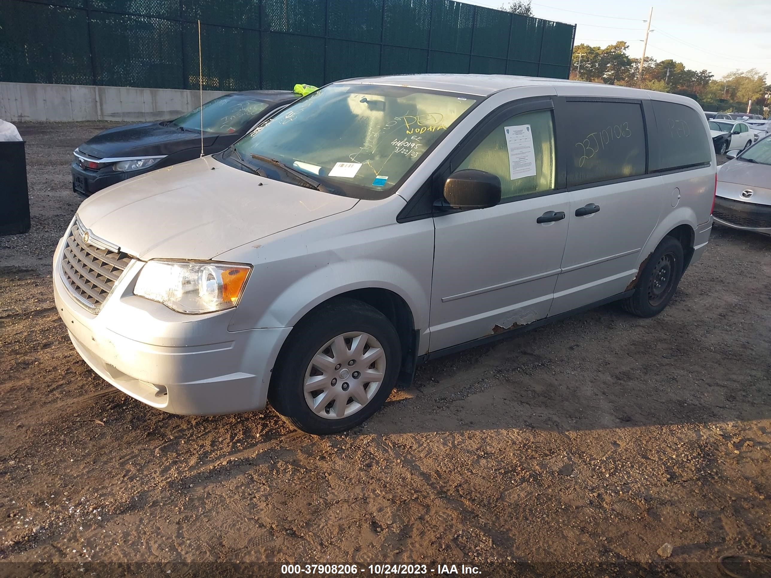 Photo 1 VIN: 2A8HR44H08R118222 - CHRYSLER TOWN & COUNTRY 