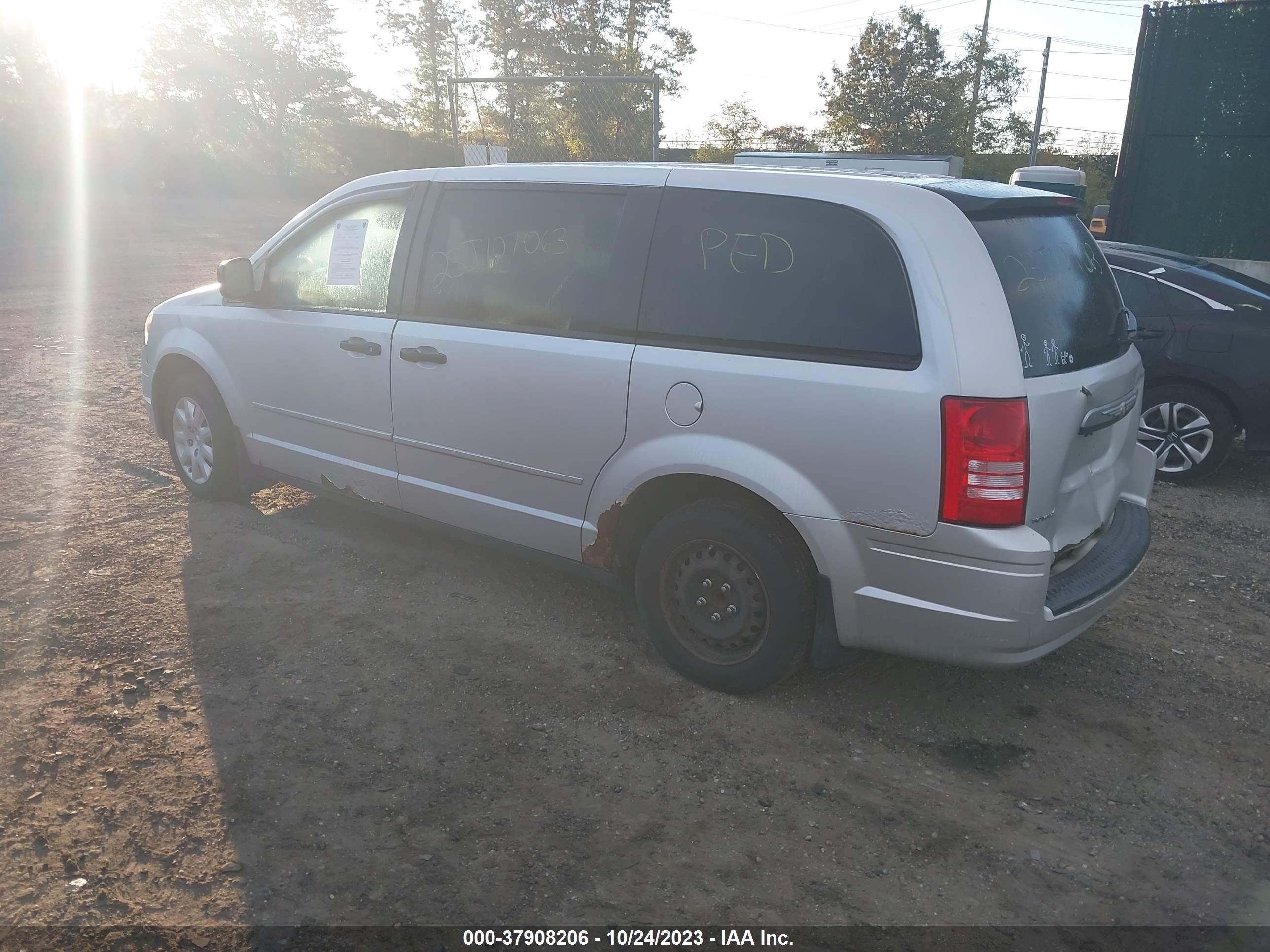 Photo 2 VIN: 2A8HR44H08R118222 - CHRYSLER TOWN & COUNTRY 