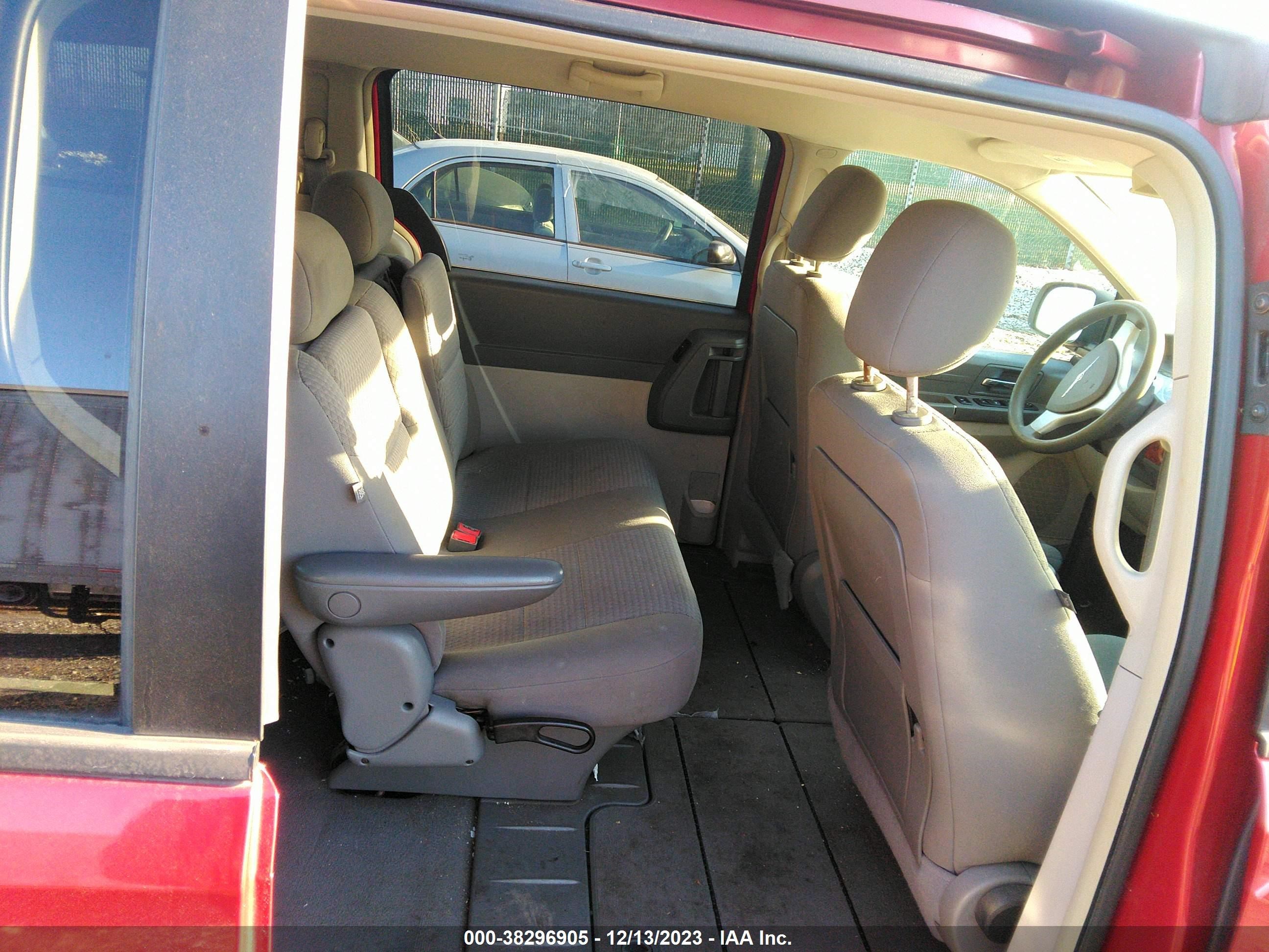 Photo 7 VIN: 2A8HR44H18R726735 - CHRYSLER TOWN & COUNTRY 