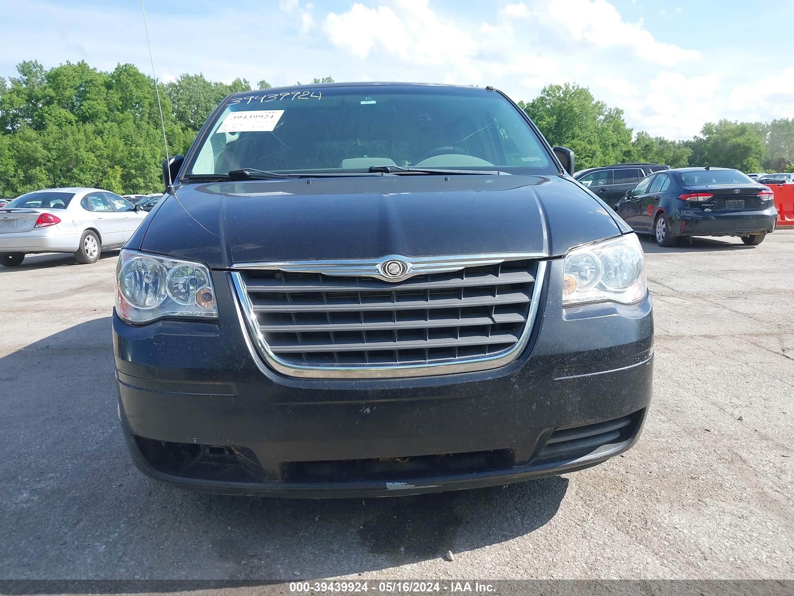 Photo 5 VIN: 2A8HR44H28R603316 - CHRYSLER TOWN & COUNTRY 