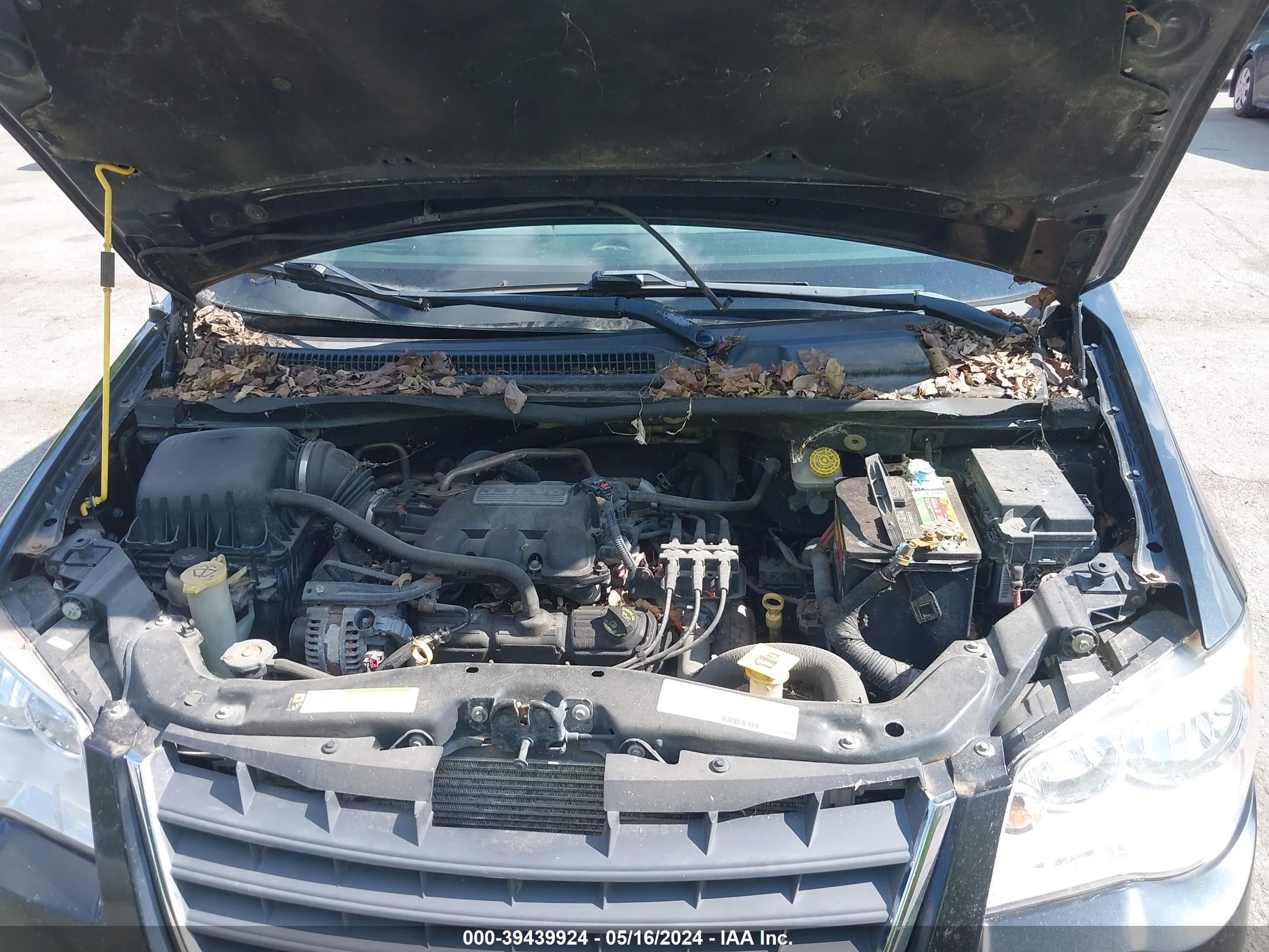 Photo 9 VIN: 2A8HR44H28R603316 - CHRYSLER TOWN & COUNTRY 