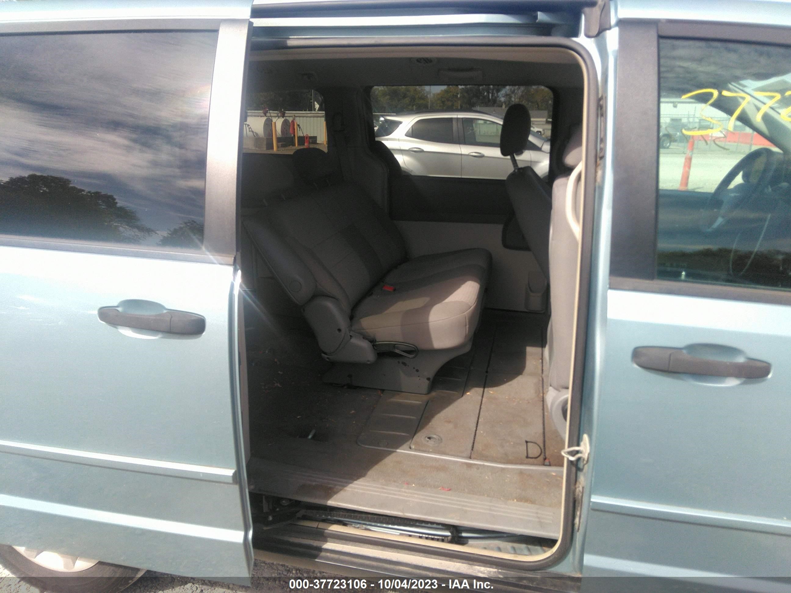 Photo 7 VIN: 2A8HR44H38R708009 - CHRYSLER TOWN & COUNTRY 