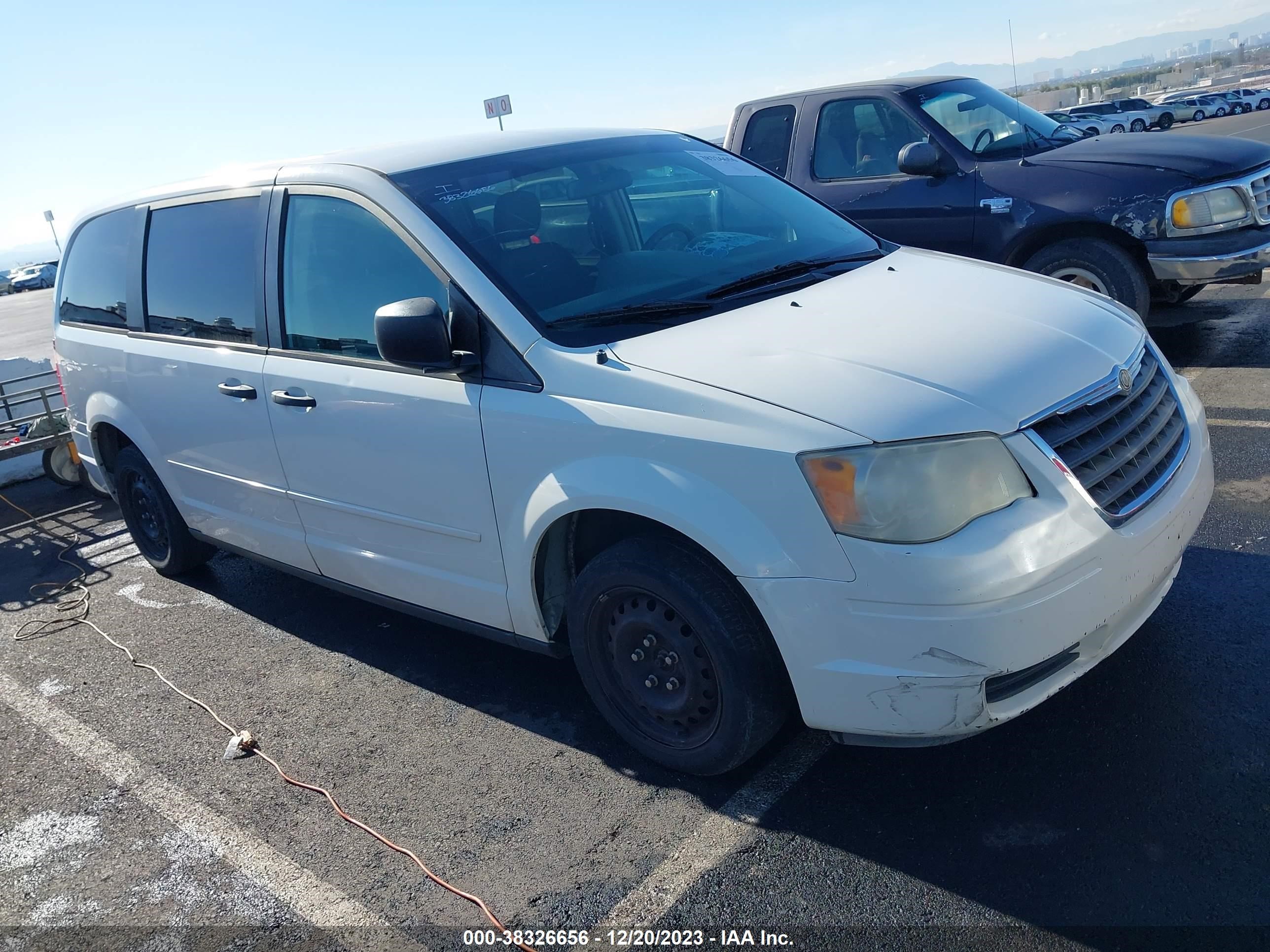 Photo 0 VIN: 2A8HR44H38R727238 - CHRYSLER TOWN & COUNTRY 