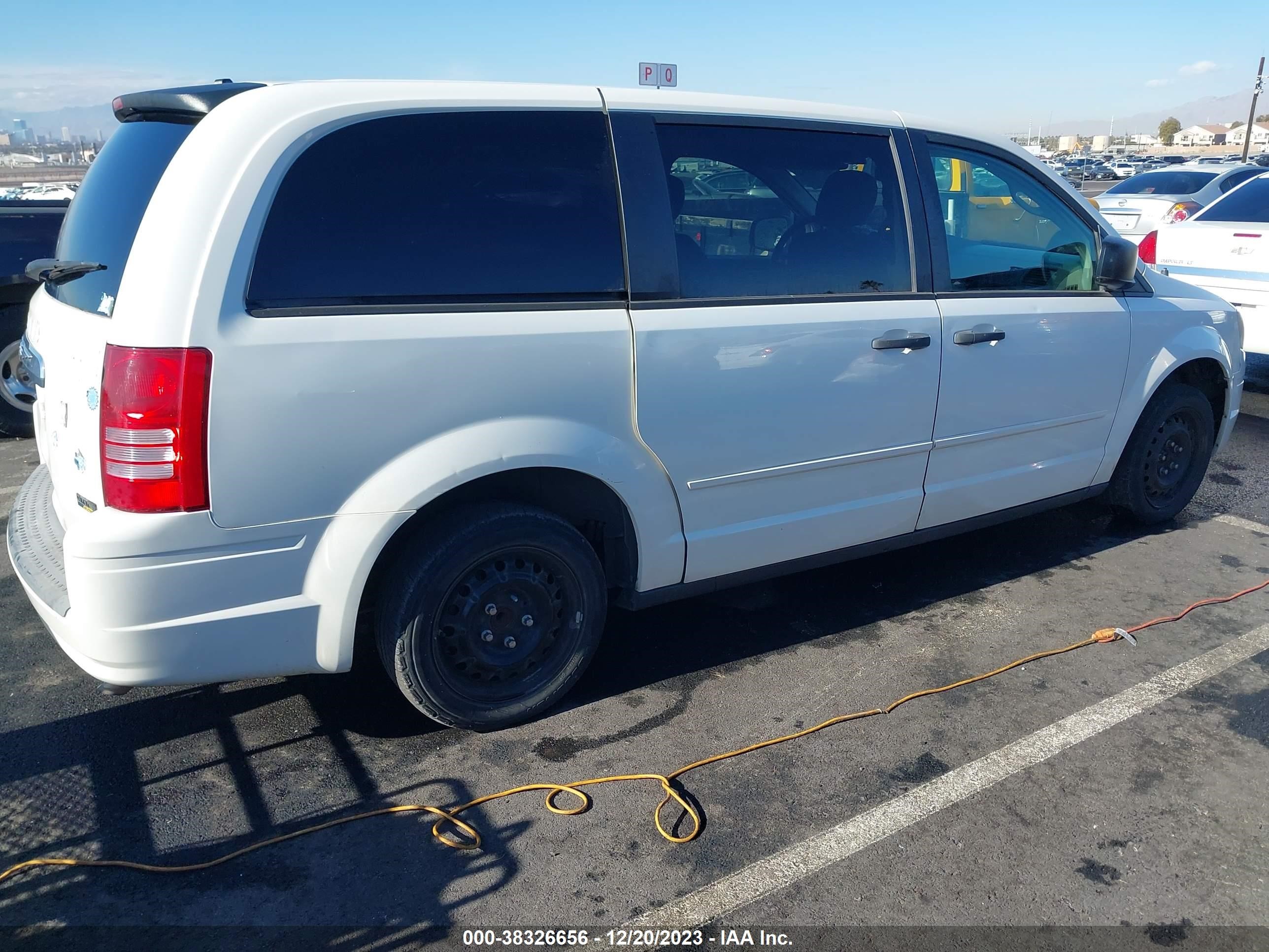 Photo 3 VIN: 2A8HR44H38R727238 - CHRYSLER TOWN & COUNTRY 