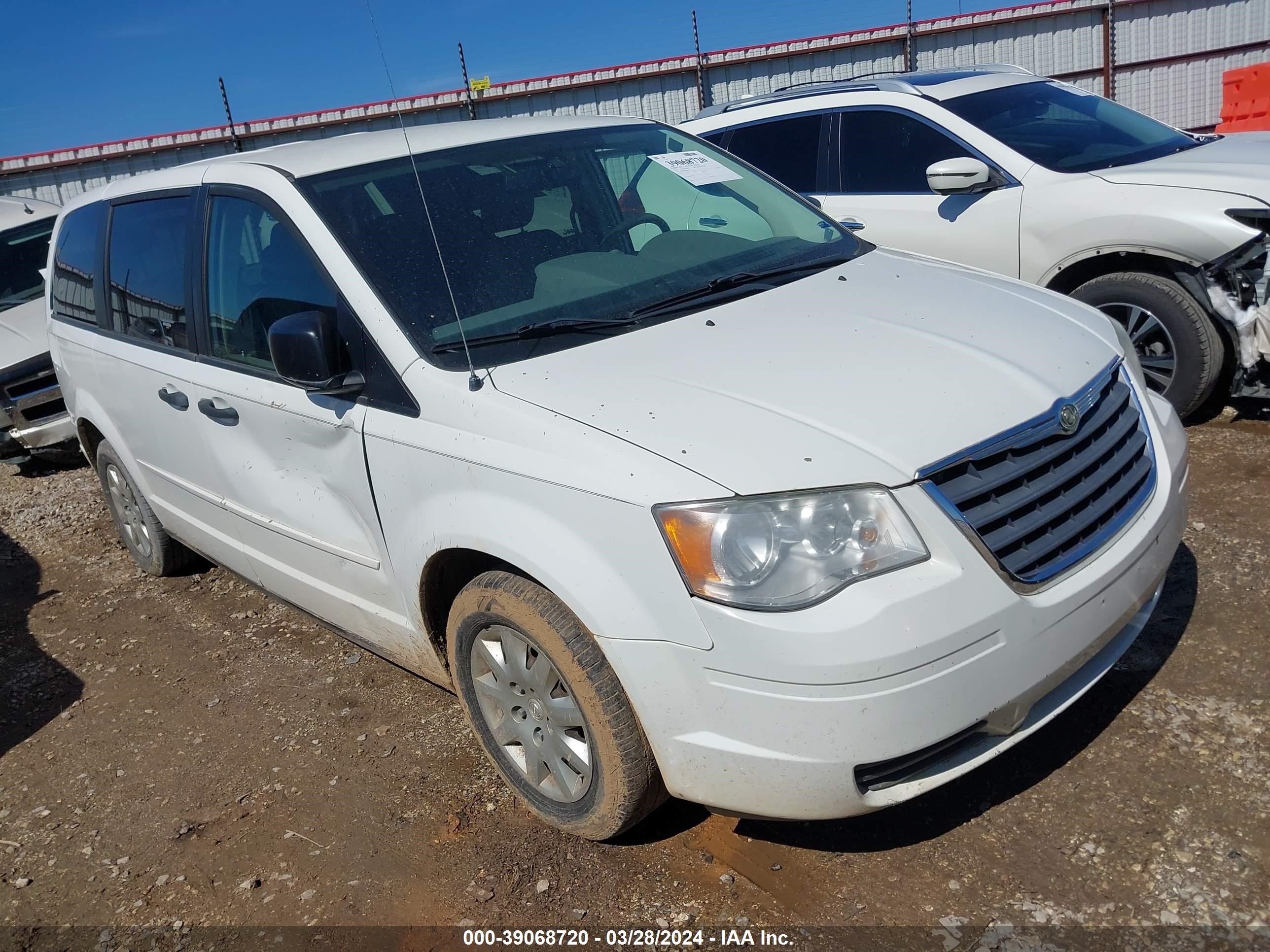 Photo 0 VIN: 2A8HR44H48R696517 - CHRYSLER TOWN & COUNTRY 