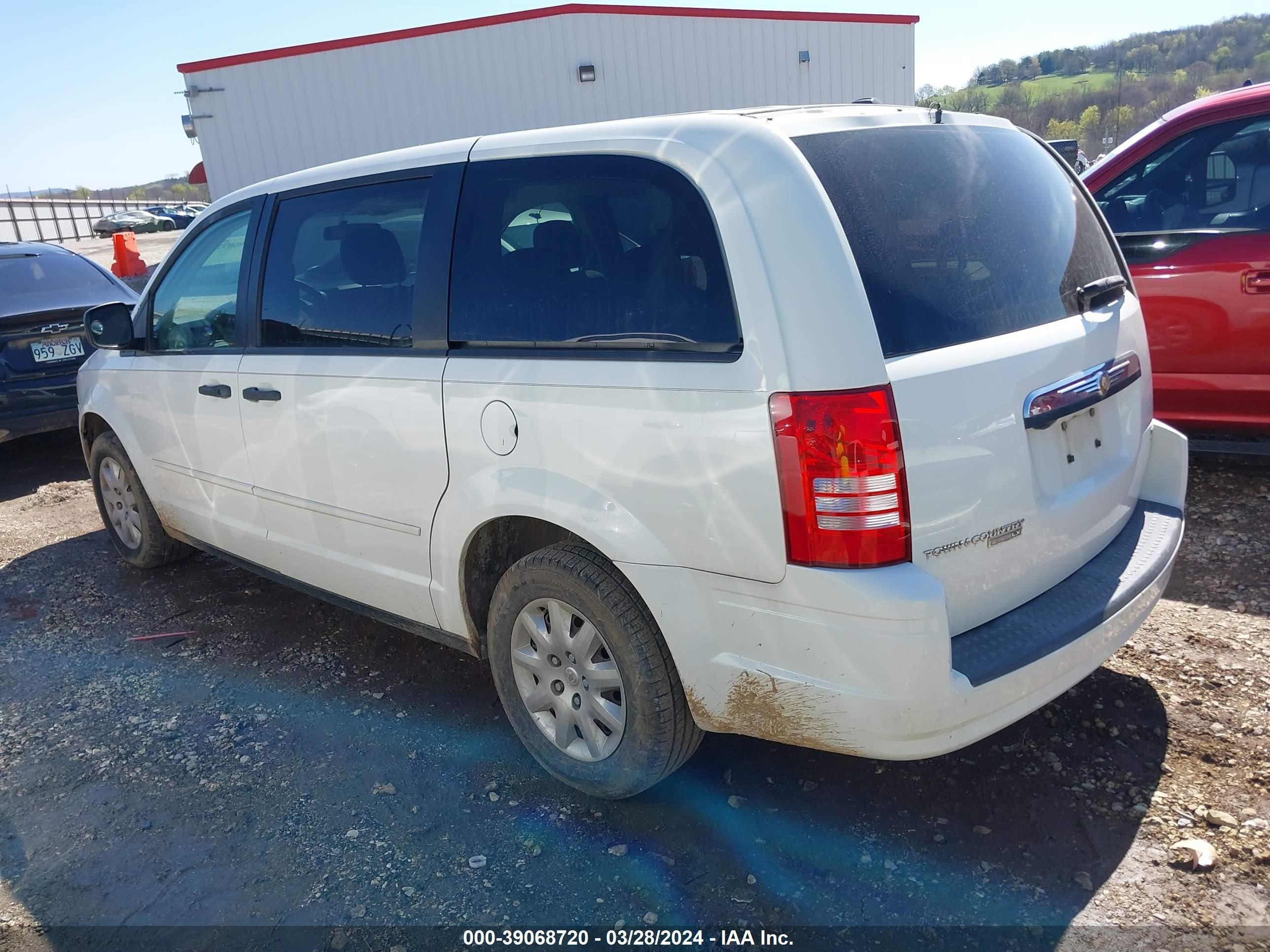 Photo 2 VIN: 2A8HR44H48R696517 - CHRYSLER TOWN & COUNTRY 