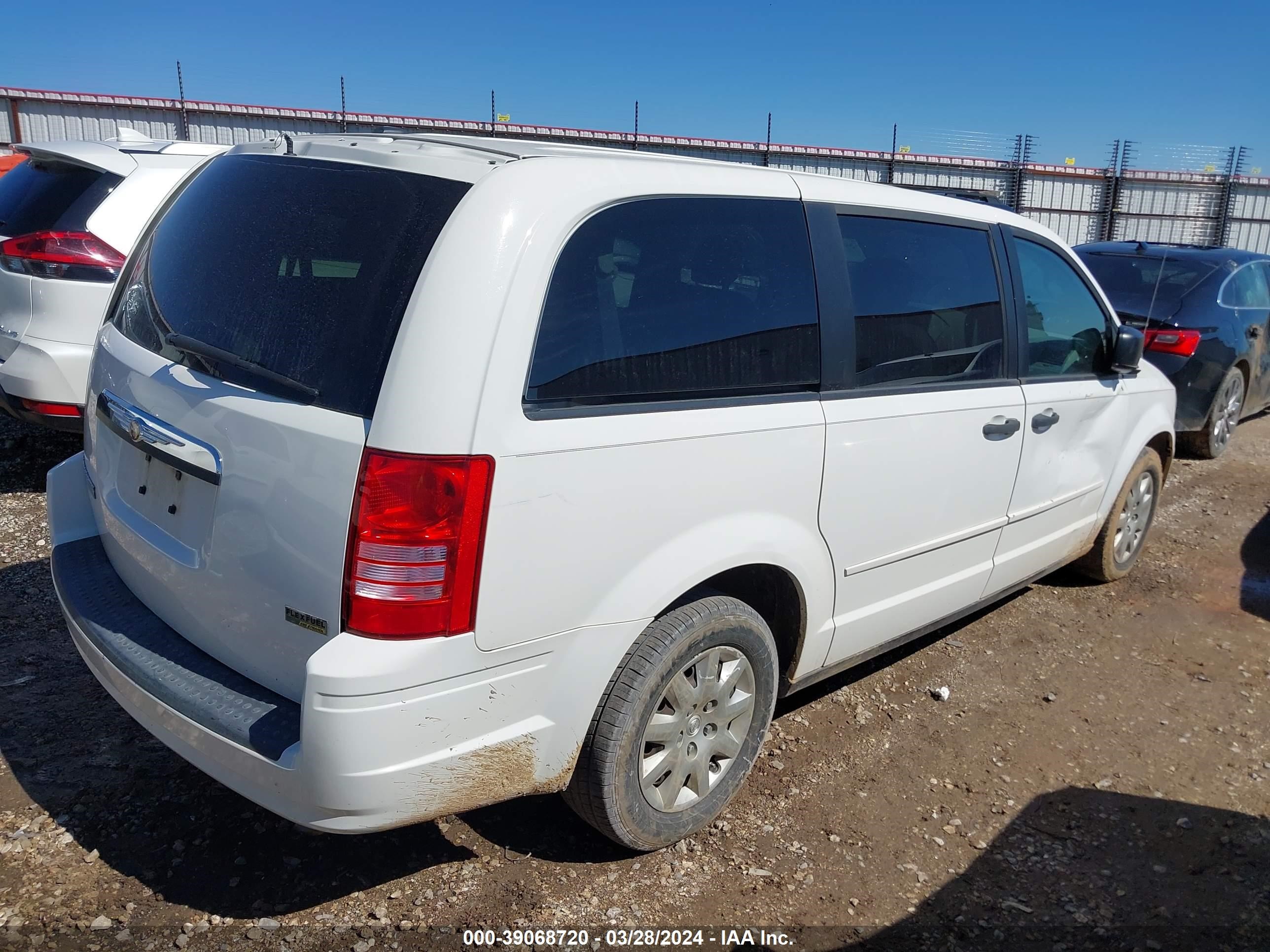 Photo 3 VIN: 2A8HR44H48R696517 - CHRYSLER TOWN & COUNTRY 