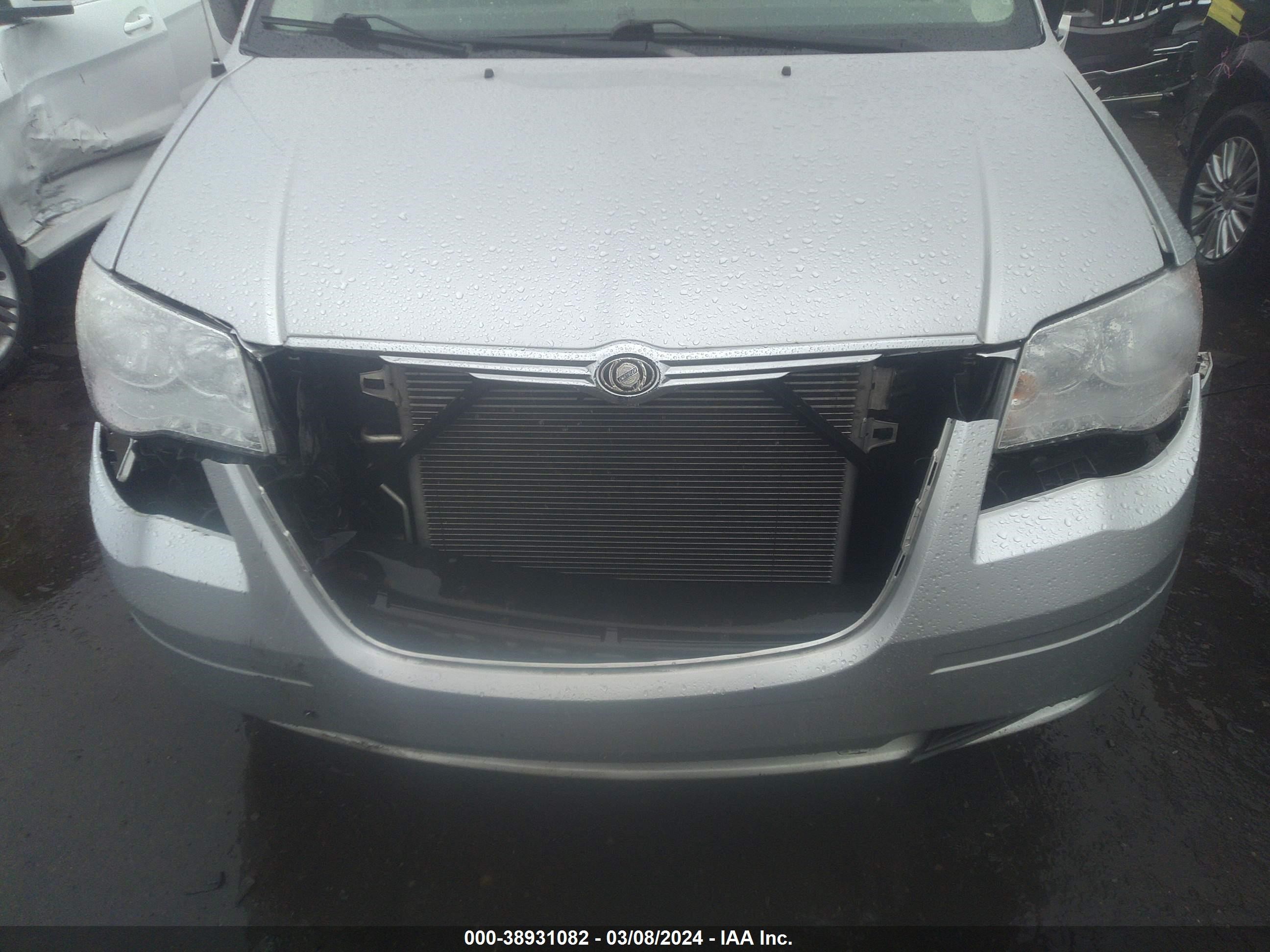 Photo 5 VIN: 2A8HR44H58R696512 - CHRYSLER TOWN & COUNTRY 