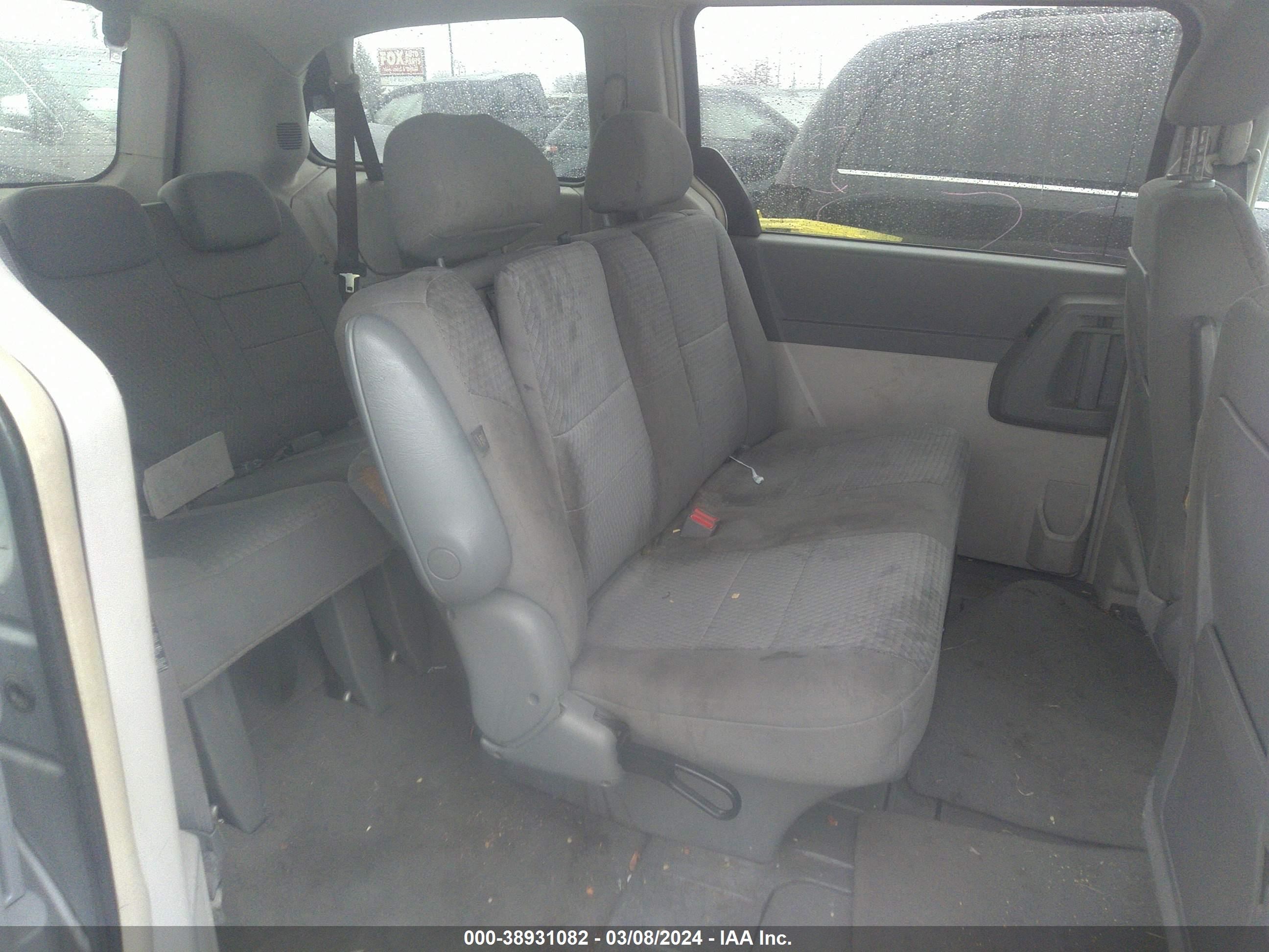 Photo 7 VIN: 2A8HR44H58R696512 - CHRYSLER TOWN & COUNTRY 