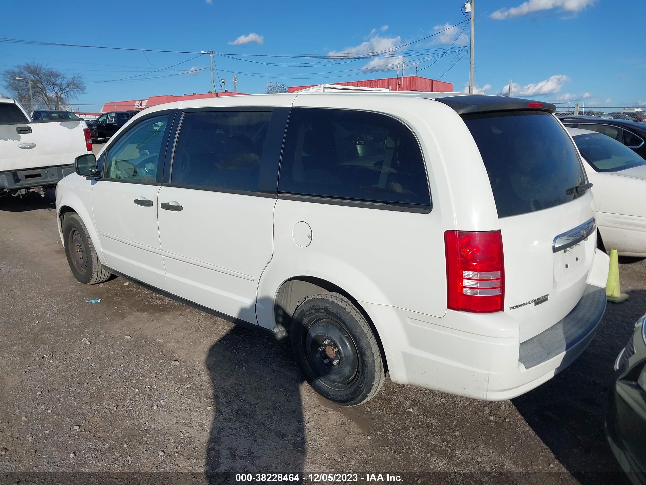 Photo 2 VIN: 2A8HR44H68R818228 - CHRYSLER TOWN & COUNTRY 