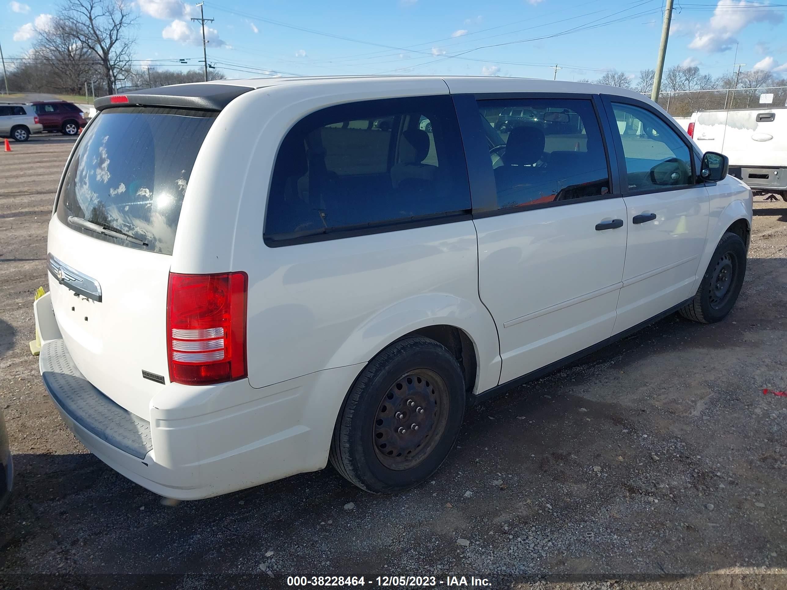 Photo 3 VIN: 2A8HR44H68R818228 - CHRYSLER TOWN & COUNTRY 