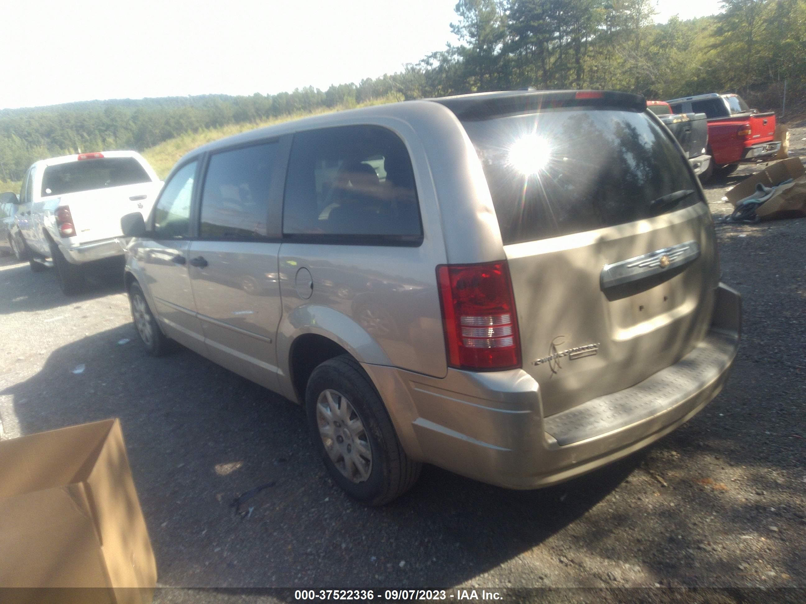 Photo 2 VIN: 2A8HR44H78R652933 - CHRYSLER TOWN & COUNTRY 