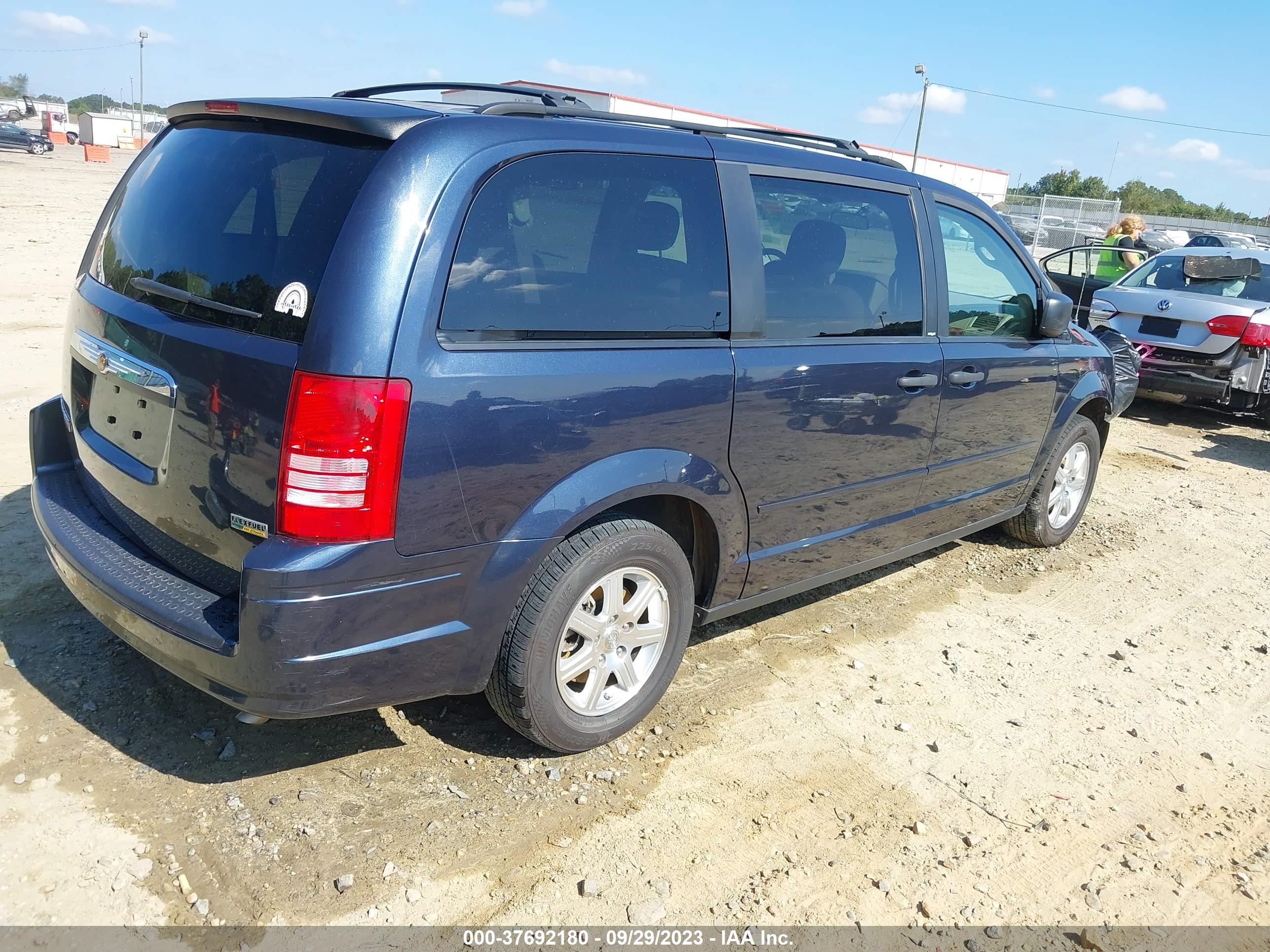 Photo 3 VIN: 2A8HR44HX8R121659 - CHRYSLER TOWN & COUNTRY 