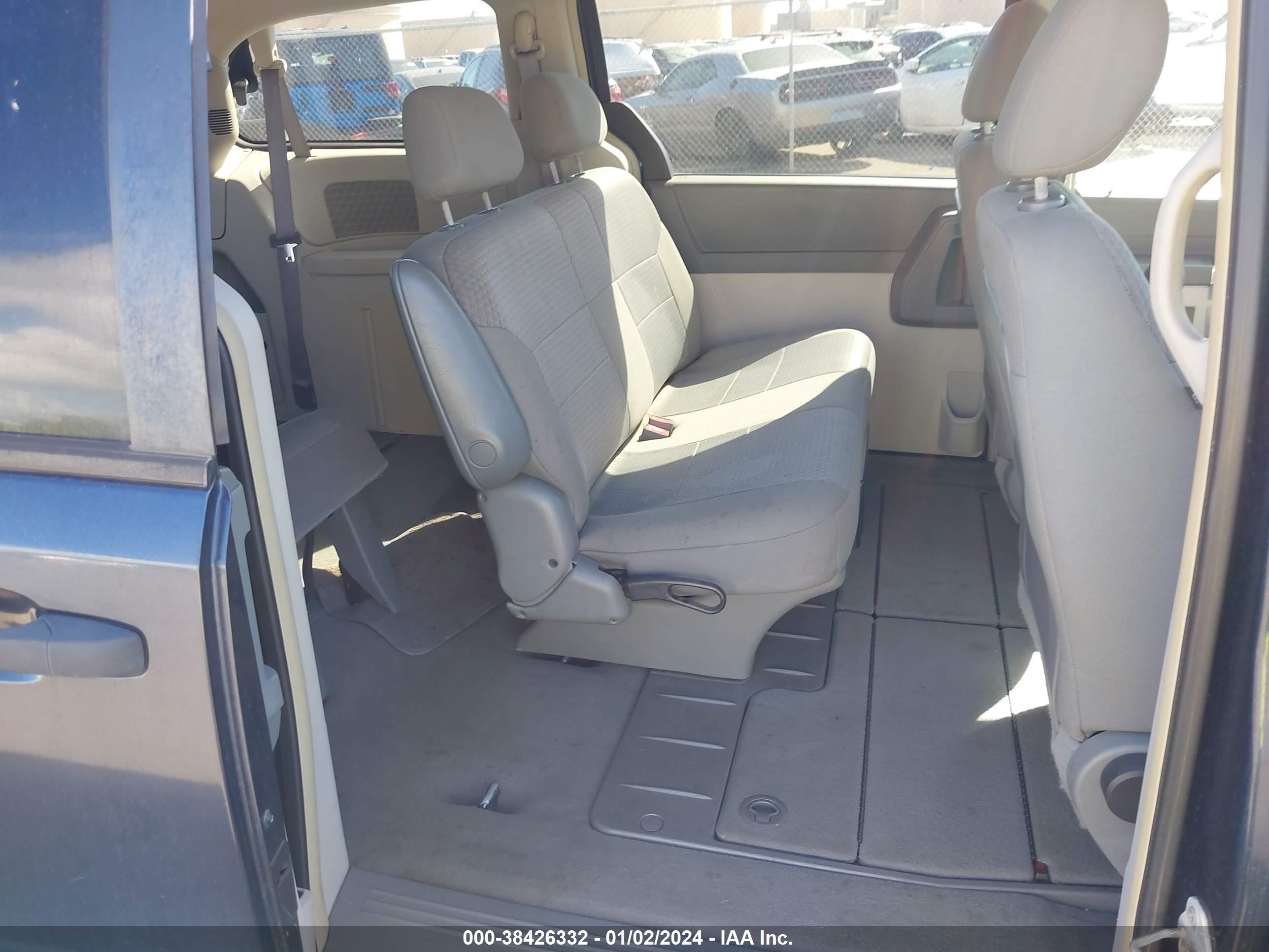 Photo 7 VIN: 2A8HR44HX8R721839 - CHRYSLER TOWN & COUNTRY 