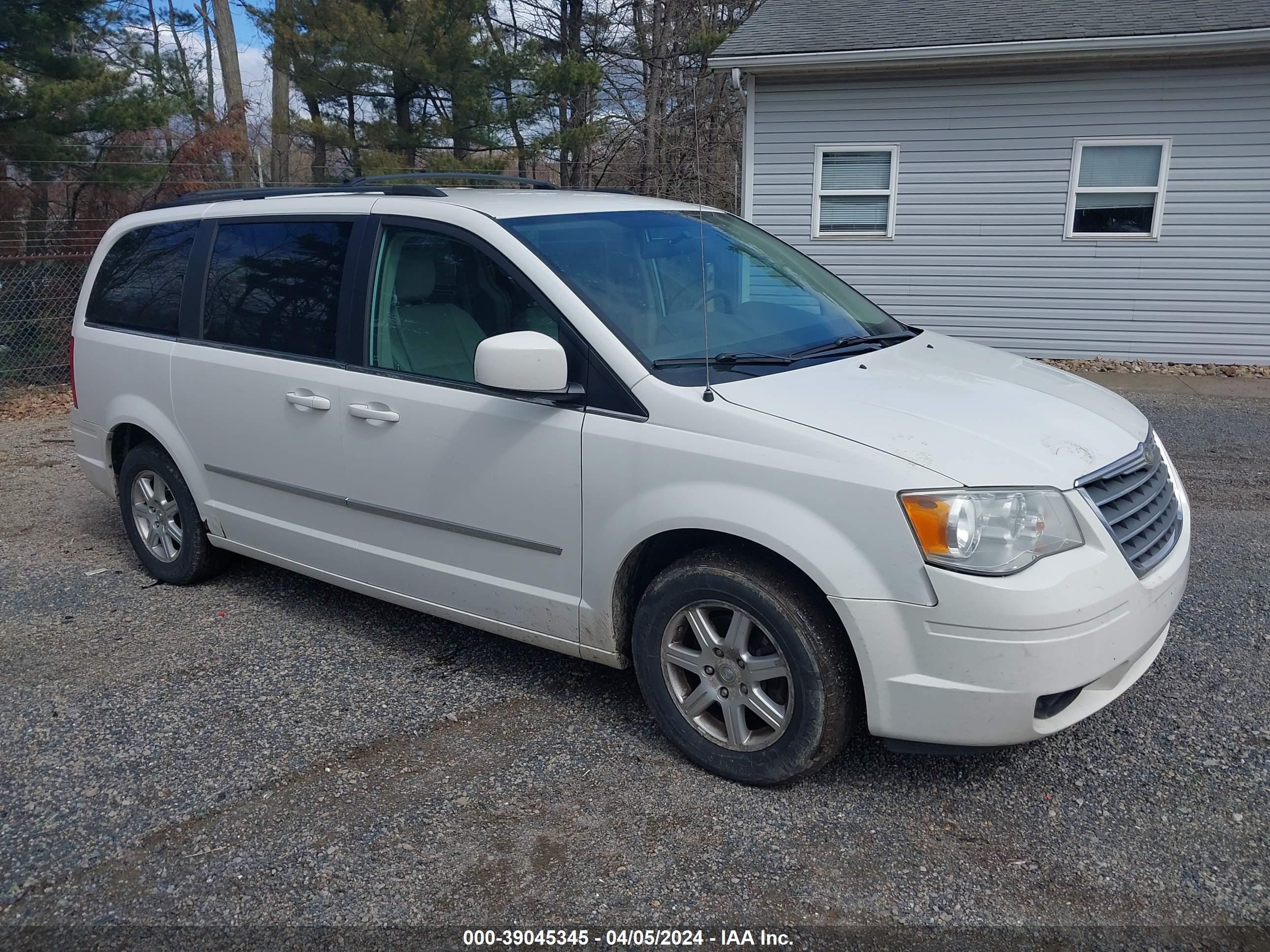 Photo 1 VIN: 2A8HR54109R590897 - CHRYSLER TOWN & COUNTRY 