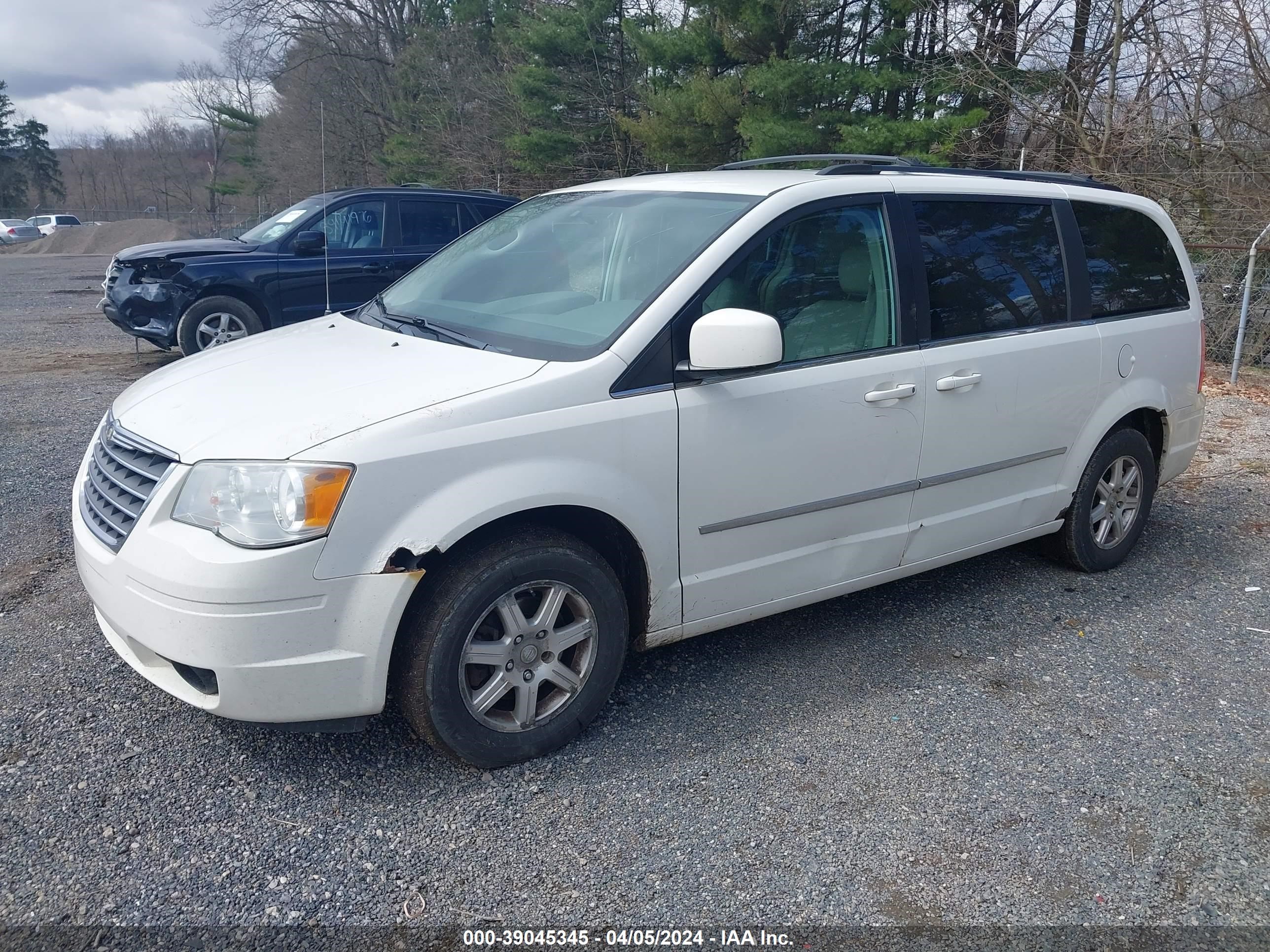 Photo 2 VIN: 2A8HR54109R590897 - CHRYSLER TOWN & COUNTRY 