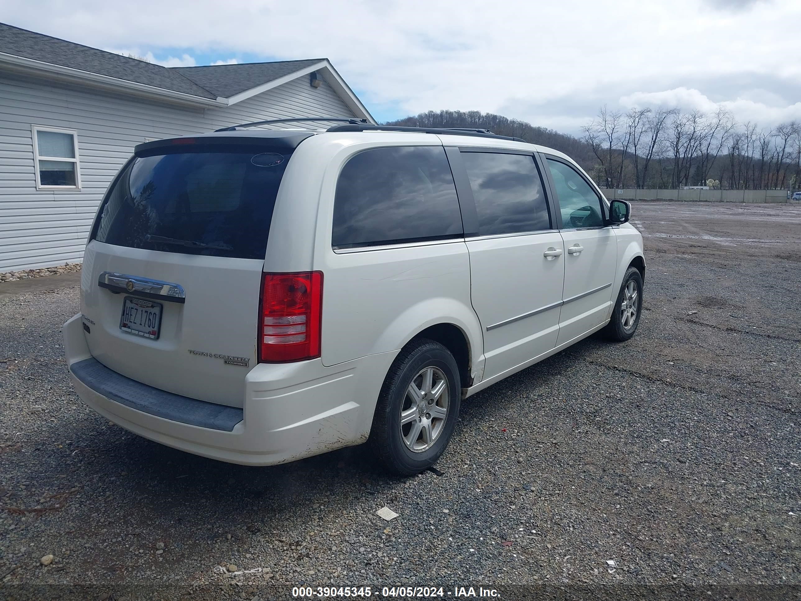 Photo 4 VIN: 2A8HR54109R590897 - CHRYSLER TOWN & COUNTRY 