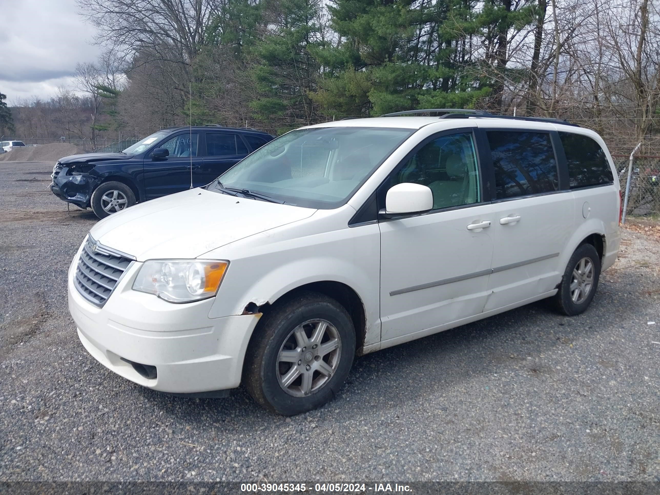 Photo 6 VIN: 2A8HR54109R590897 - CHRYSLER TOWN & COUNTRY 