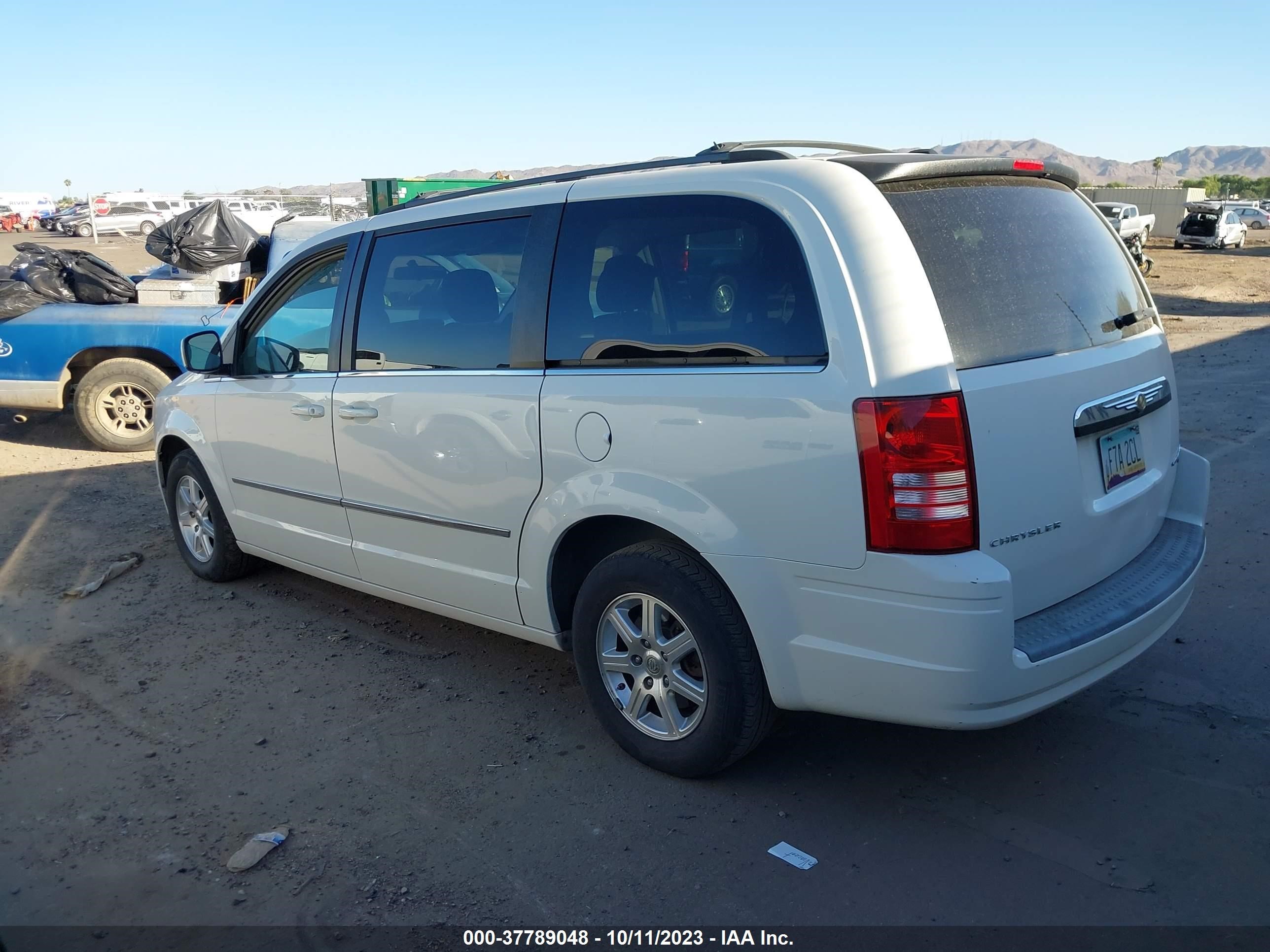 Photo 2 VIN: 2A8HR54109R606130 - CHRYSLER TOWN & COUNTRY 