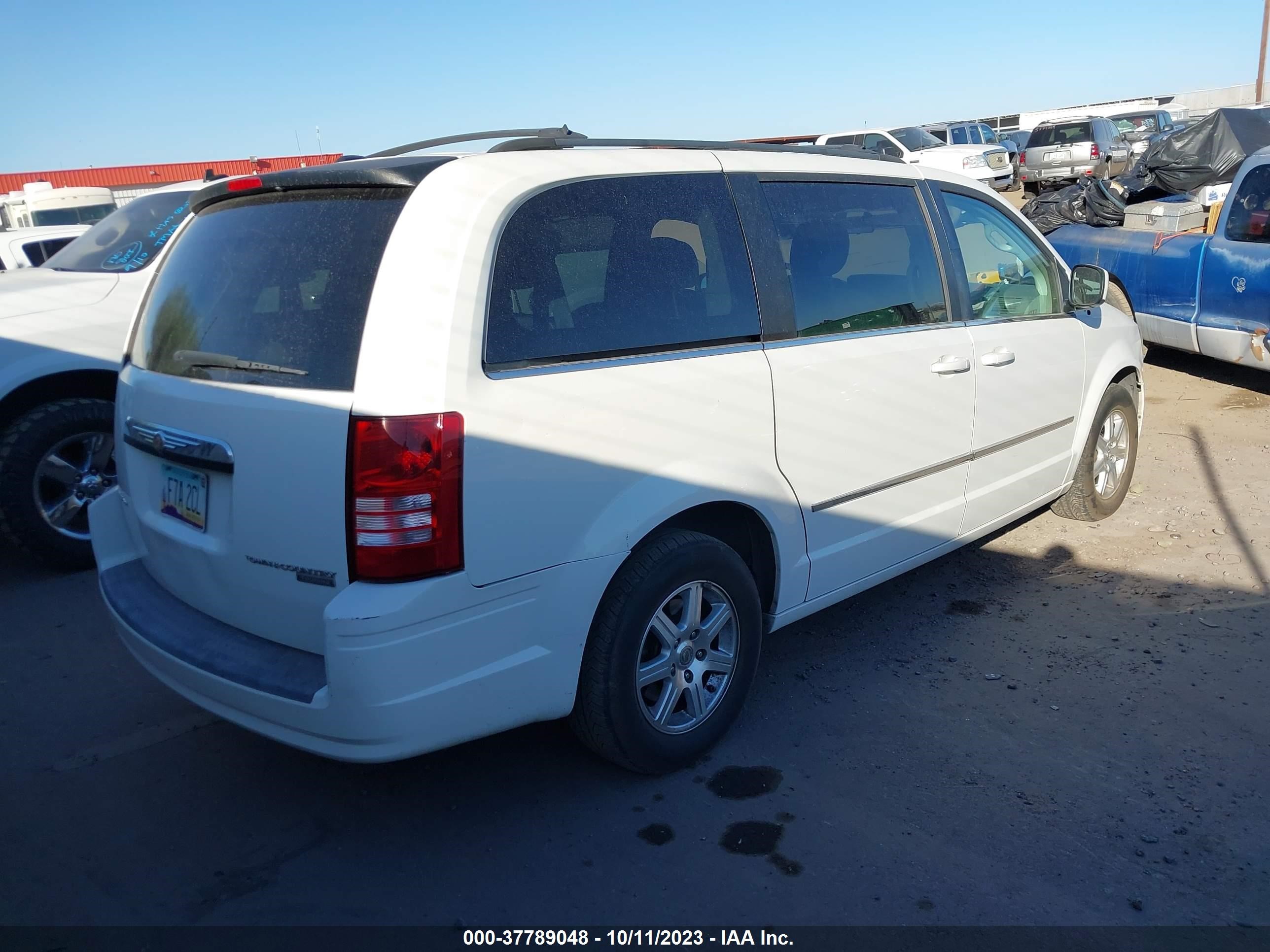 Photo 3 VIN: 2A8HR54109R606130 - CHRYSLER TOWN & COUNTRY 