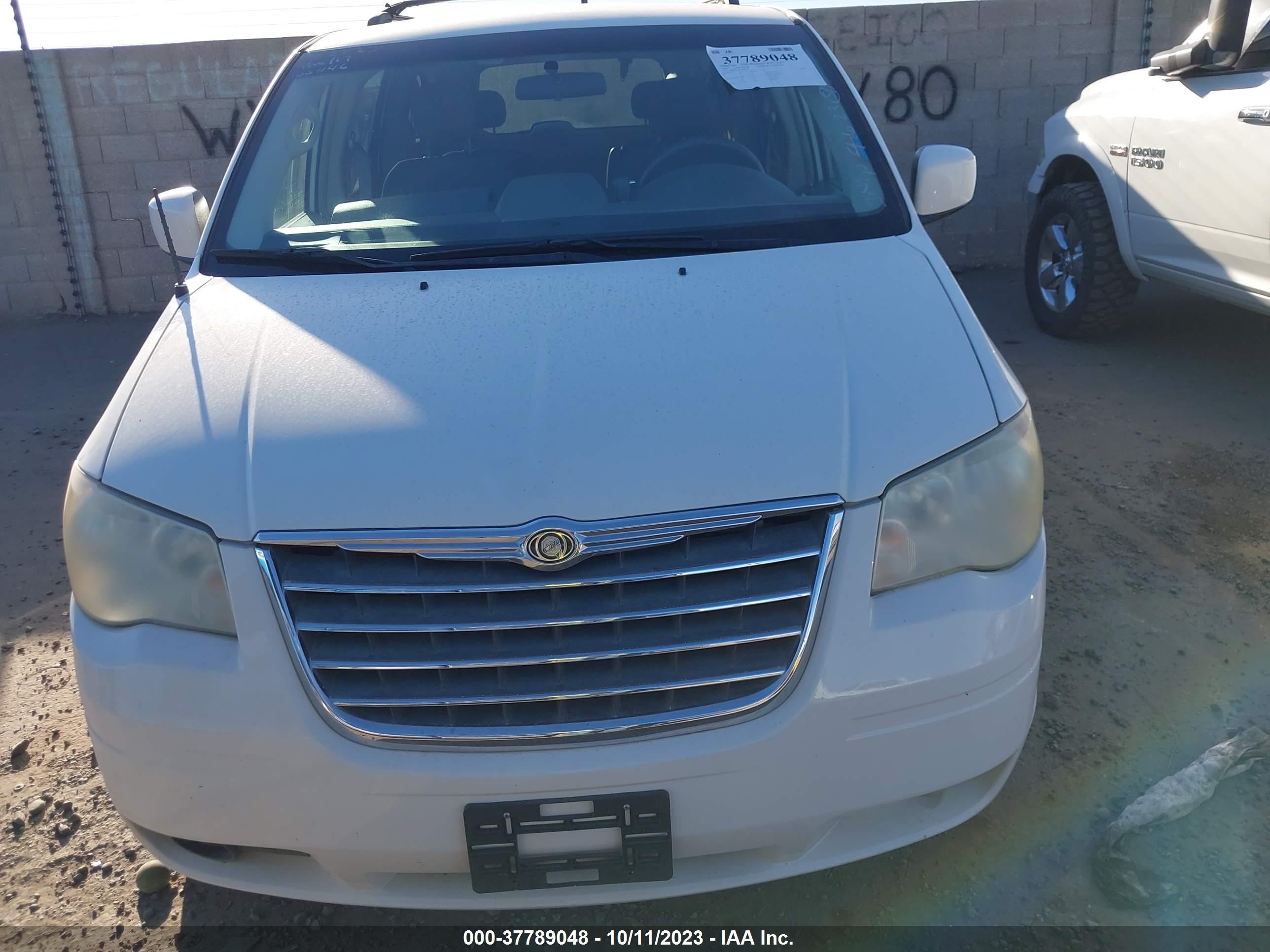 Photo 5 VIN: 2A8HR54109R606130 - CHRYSLER TOWN & COUNTRY 