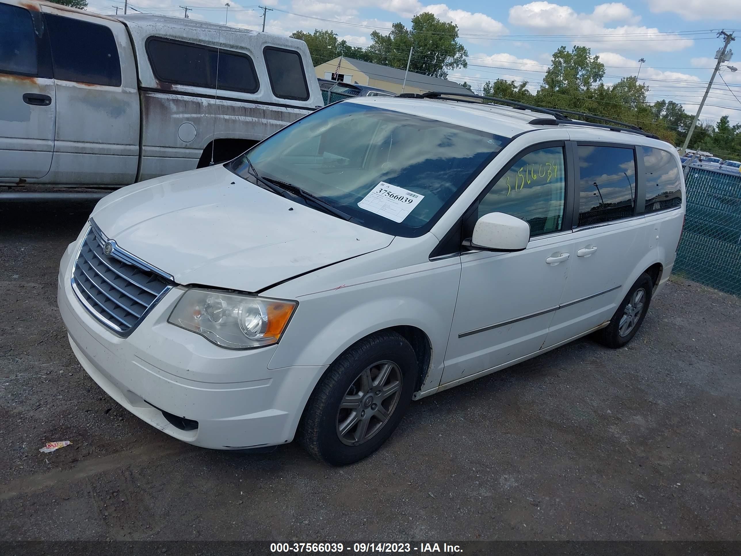 Photo 1 VIN: 2A8HR54109R626670 - CHRYSLER TOWN & COUNTRY 