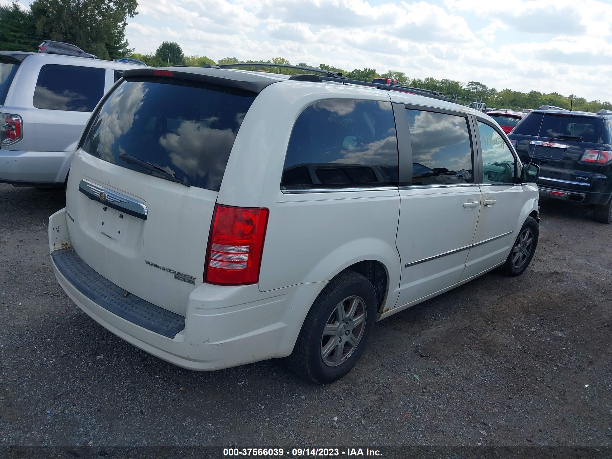 Photo 3 VIN: 2A8HR54109R626670 - CHRYSLER TOWN & COUNTRY 