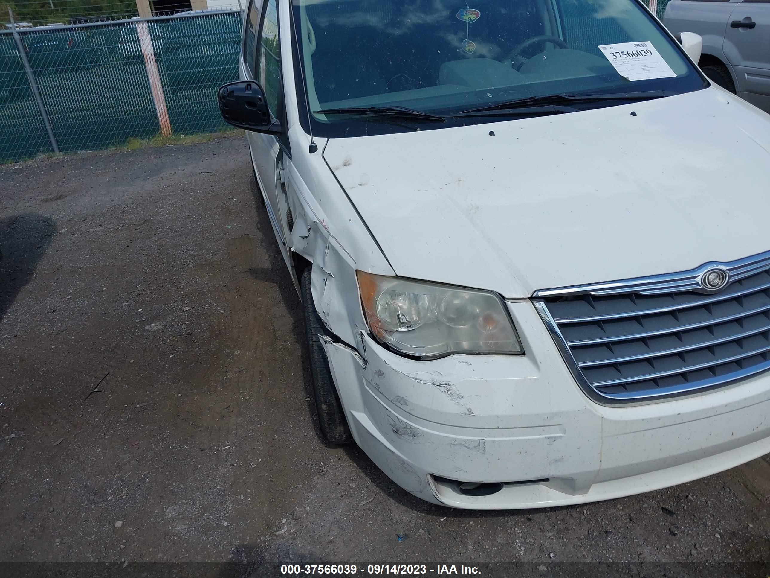 Photo 5 VIN: 2A8HR54109R626670 - CHRYSLER TOWN & COUNTRY 