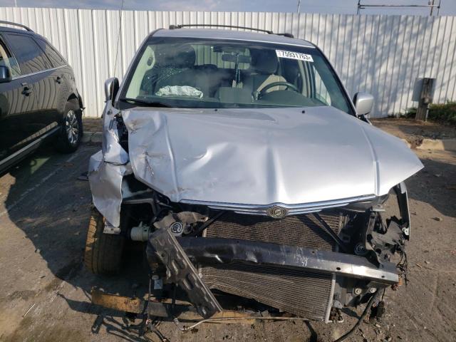 Photo 4 VIN: 2A8HR54109R629357 - CHRYSLER MINIVAN 