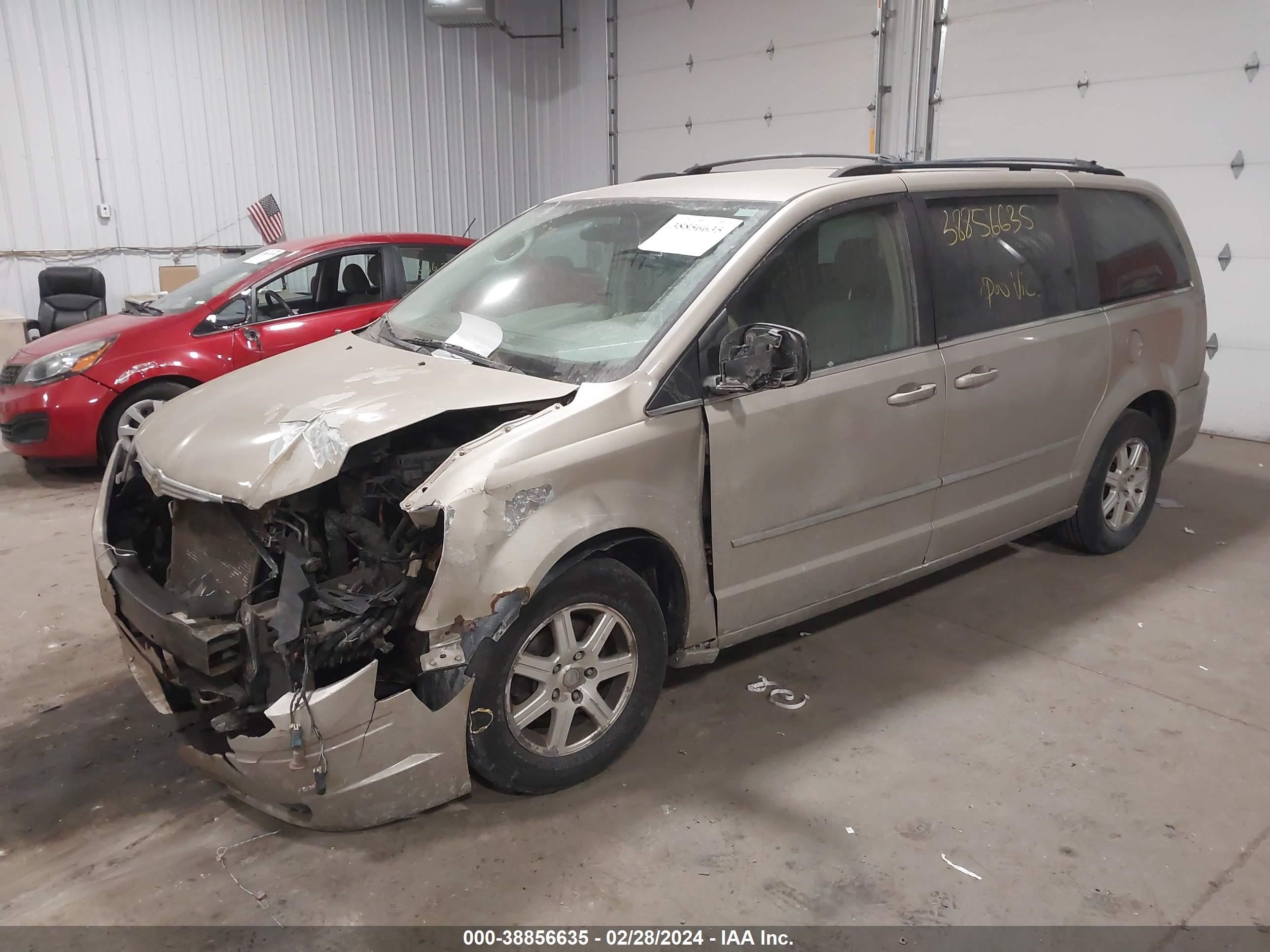 Photo 1 VIN: 2A8HR54119R555348 - CHRYSLER TOWN & COUNTRY 